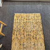 Tapis turc jaune
