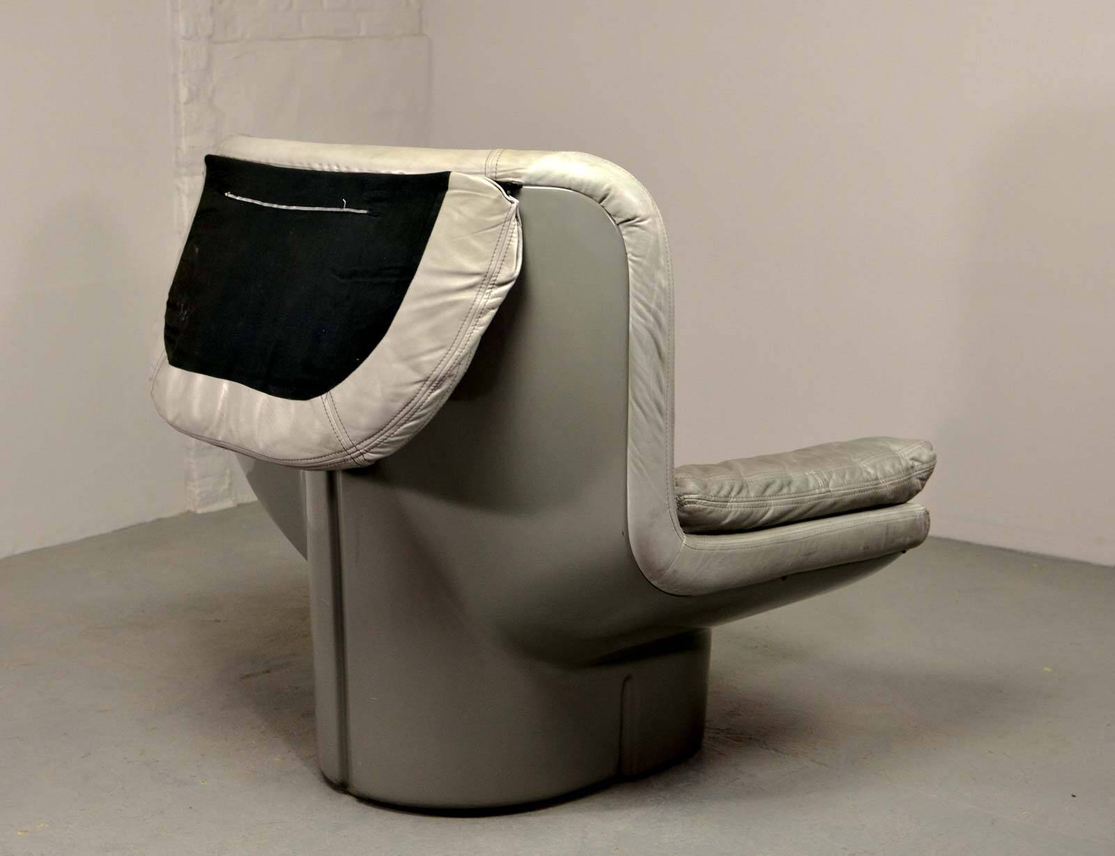 Eye-Catching Italian Grey Leather Lounge Chair by Ammanati & Vitello, 1970s