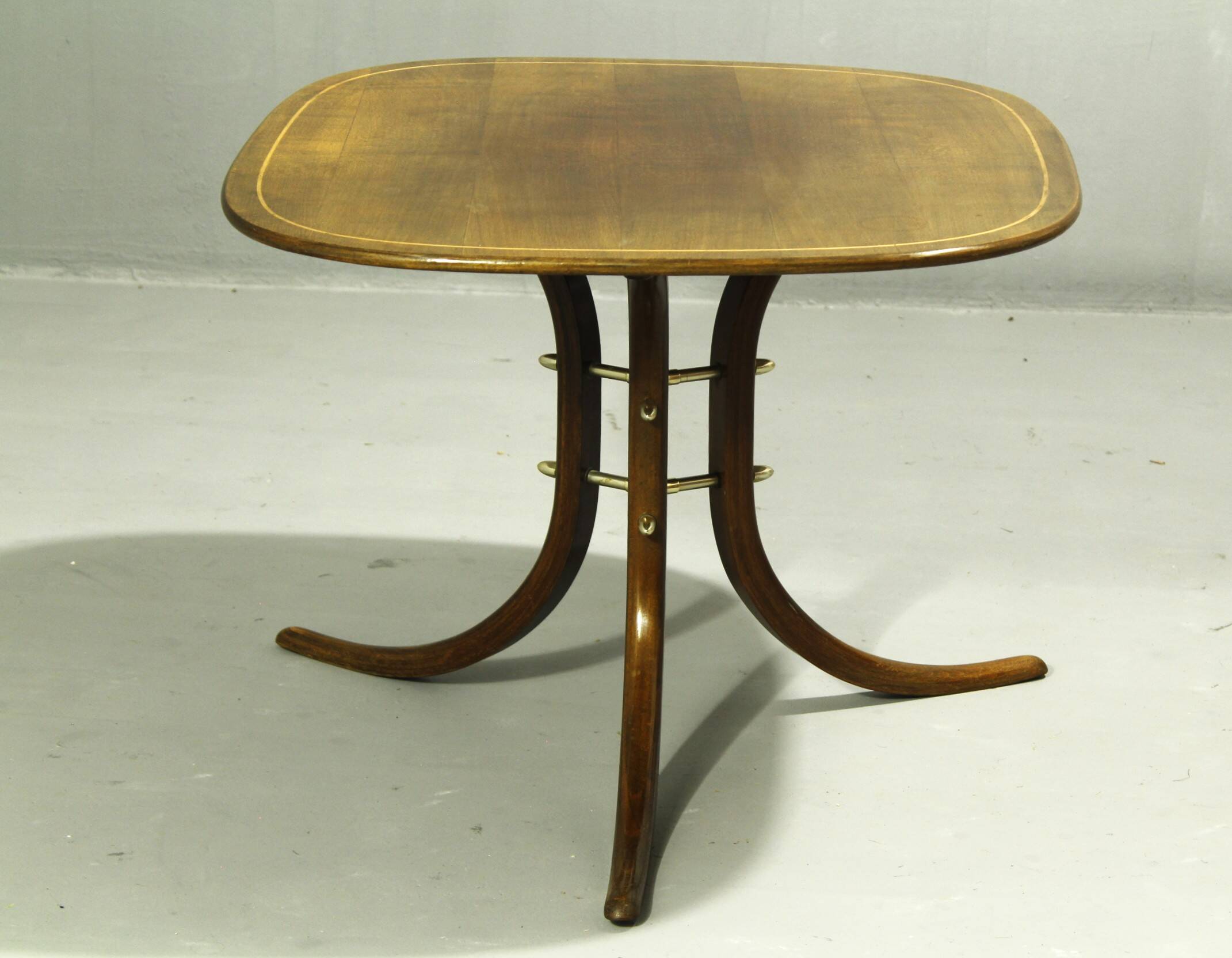 Table d'appoint en bois cintré, Allemagne, années 1950