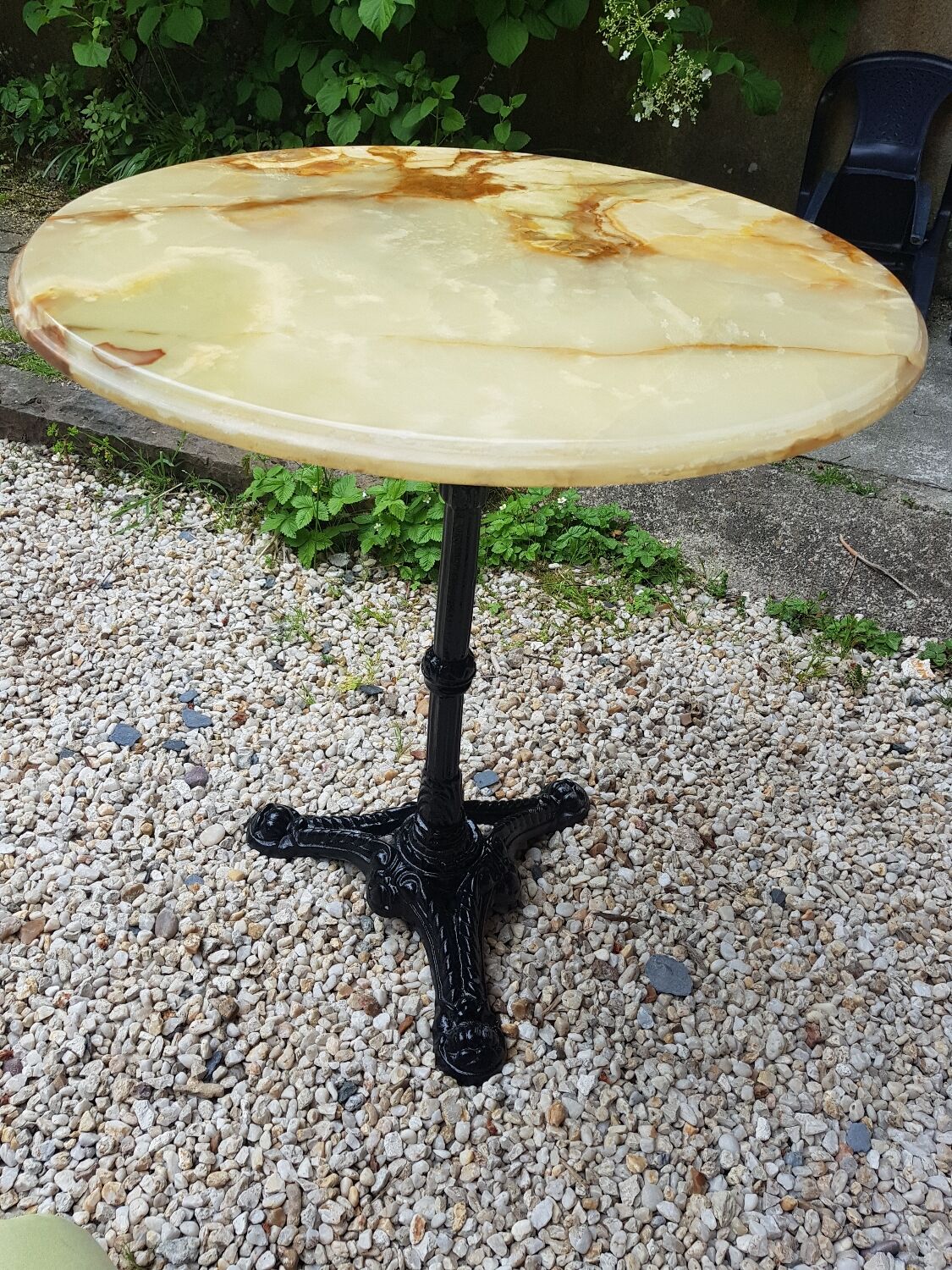 Round bistro table