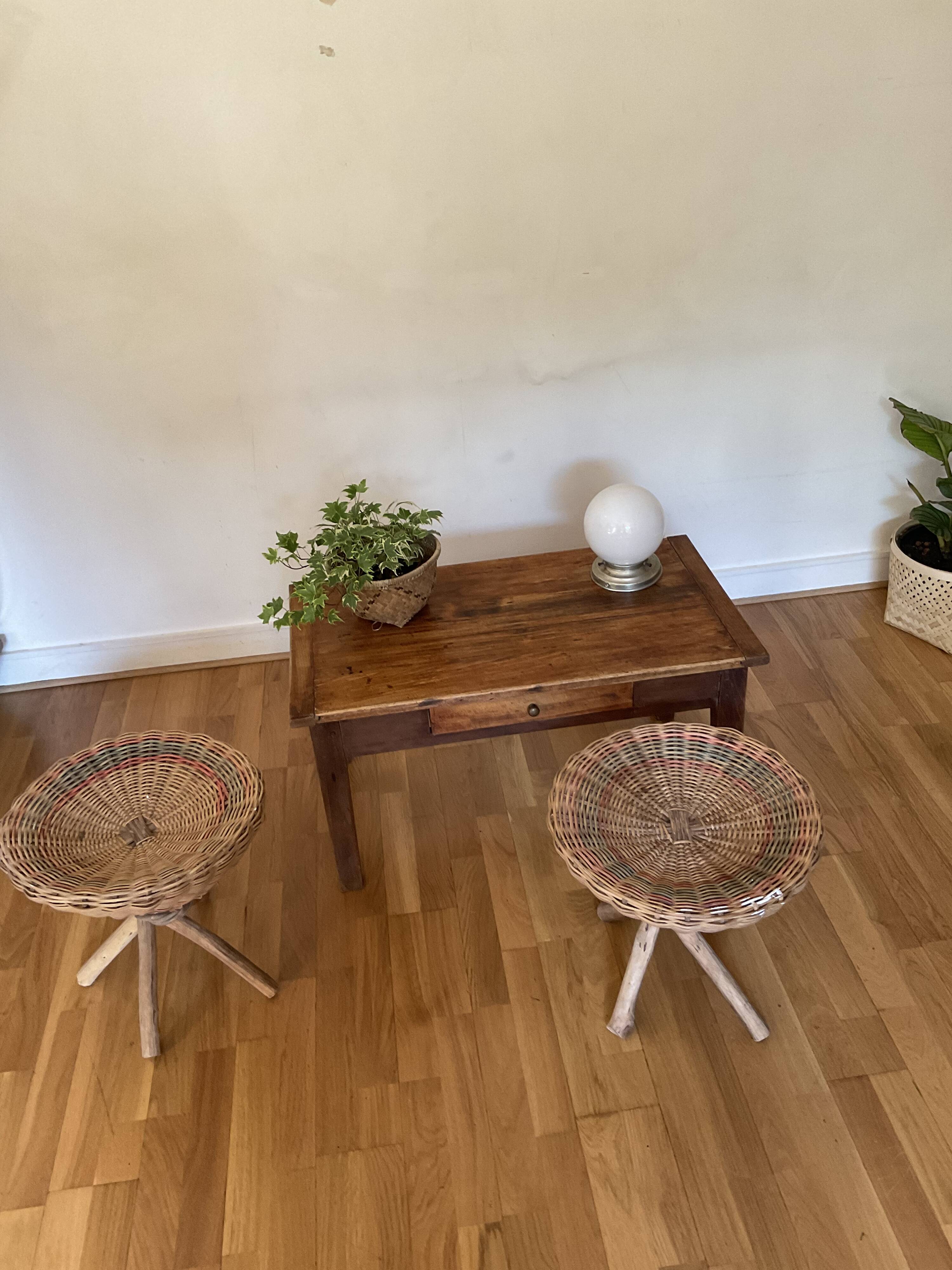 Wicker stool crossed feet
