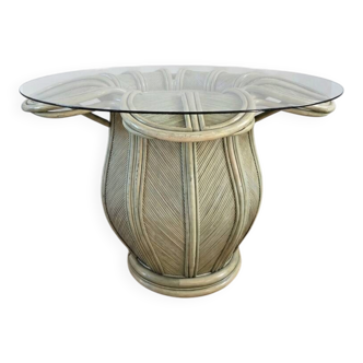 Dining table with a floral design in rattan, 1970.