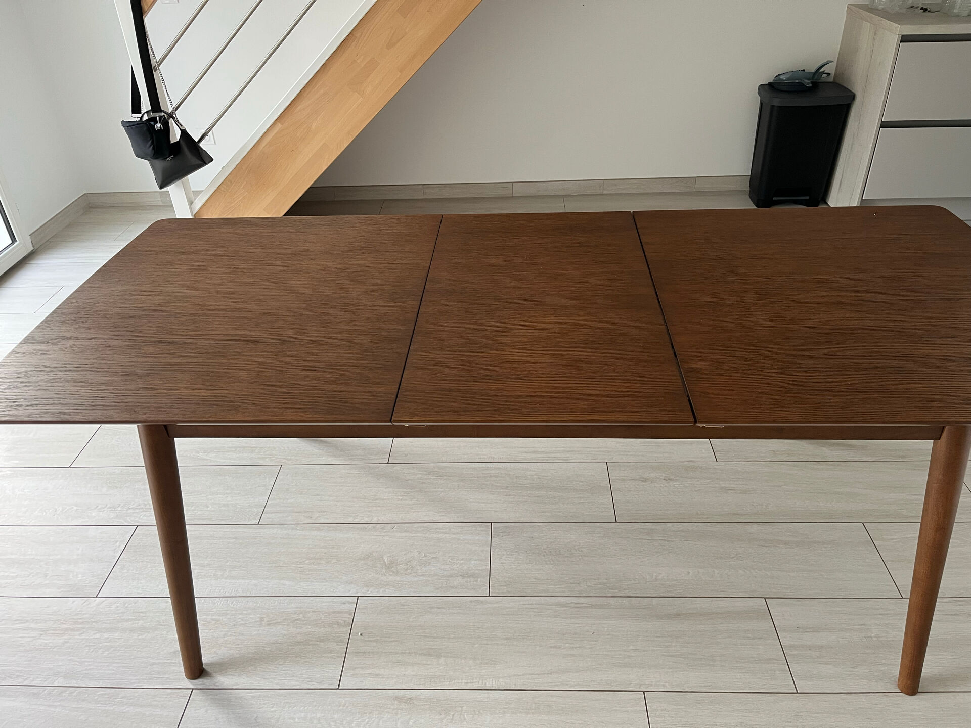 Table à manger extensible effet noyer – 160 cm à 210 cm – Comme neuve
