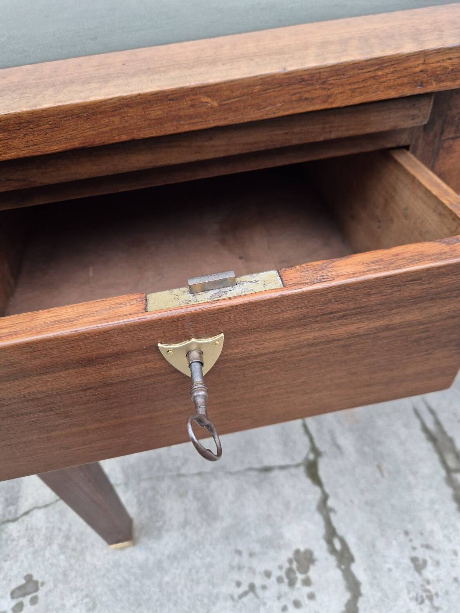 Louis XVI style minister's desk in solid walnut, 4 drawers, old manufacture