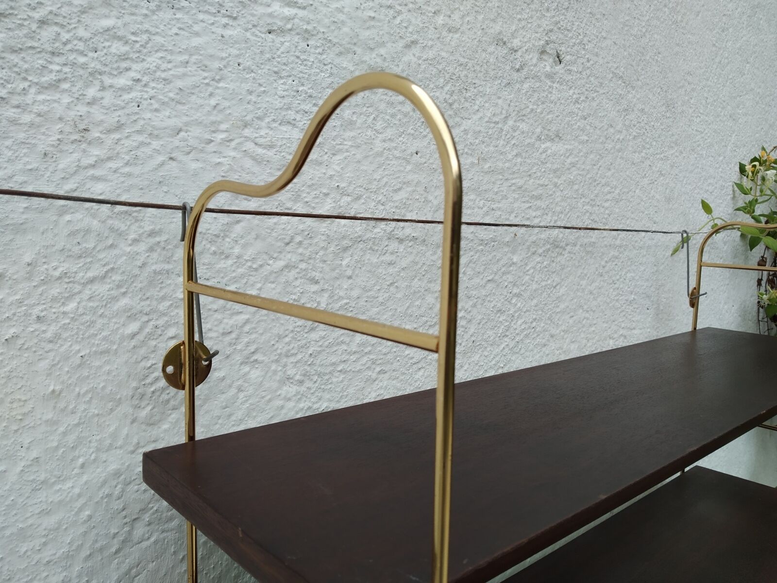Etagère murale string bois-métal doré