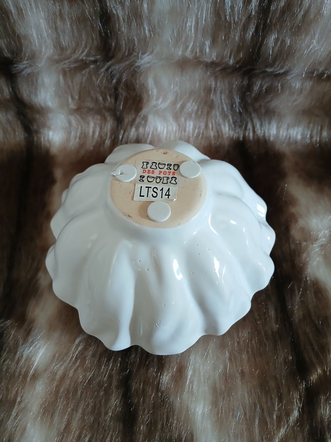 Flower vase in white porcelain