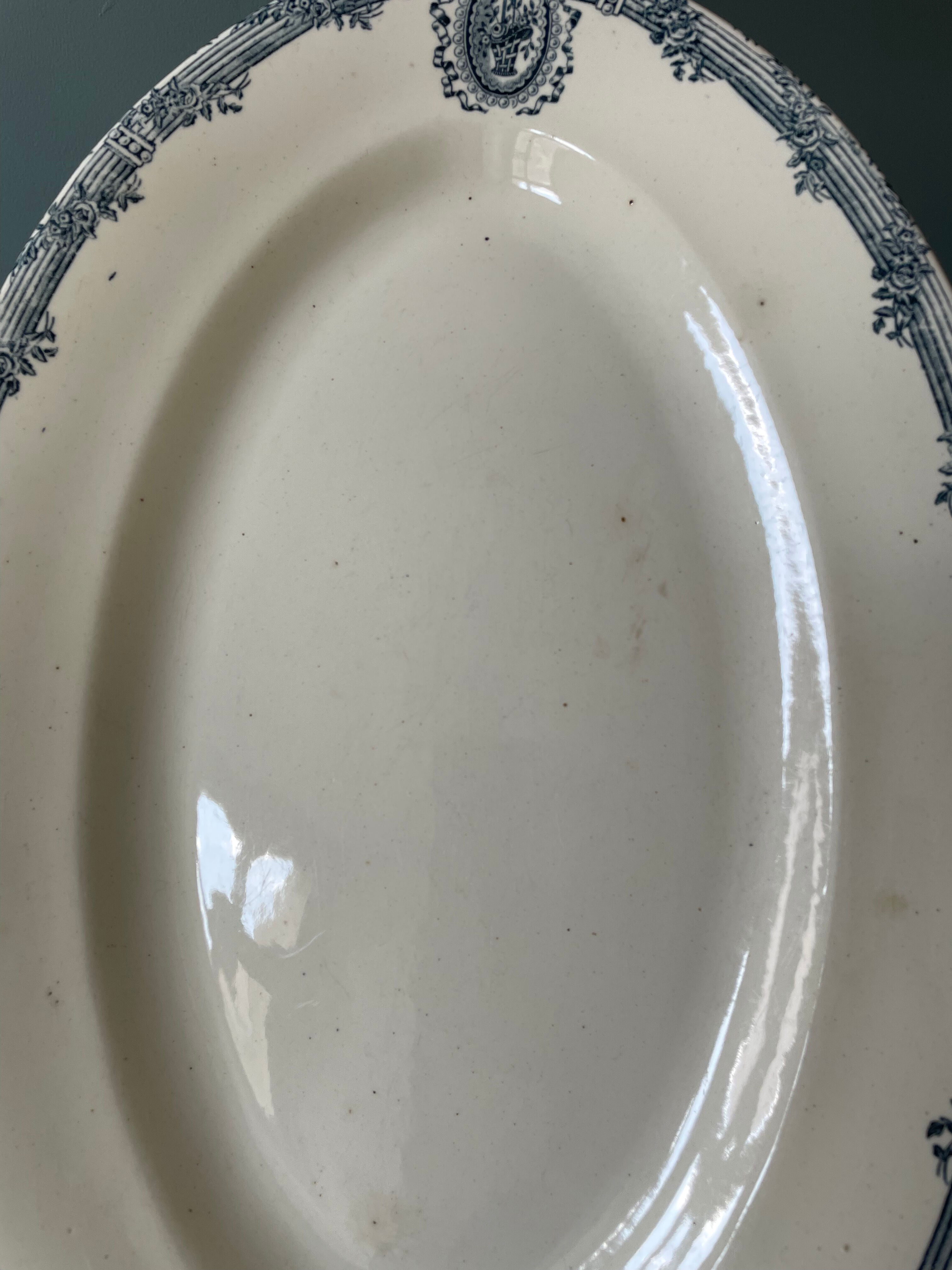 Oval dish terre de fer salins, collection "versailles"