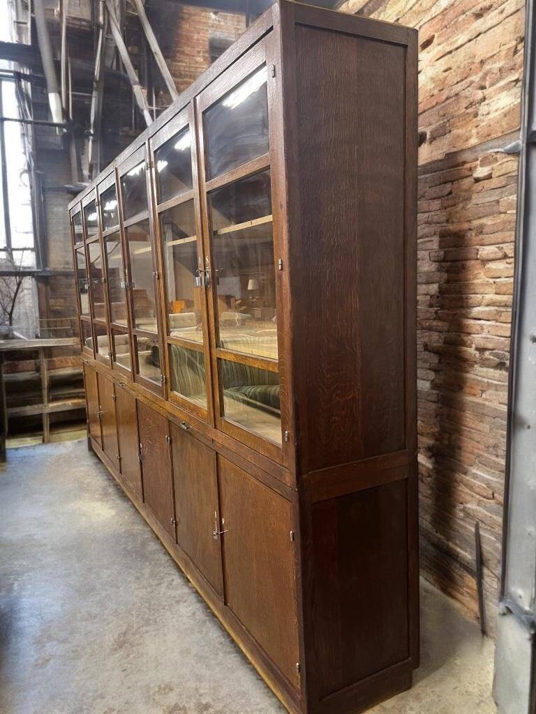 Vitrine industrielle XL vintage haute / armoire de laboratoire / armoire