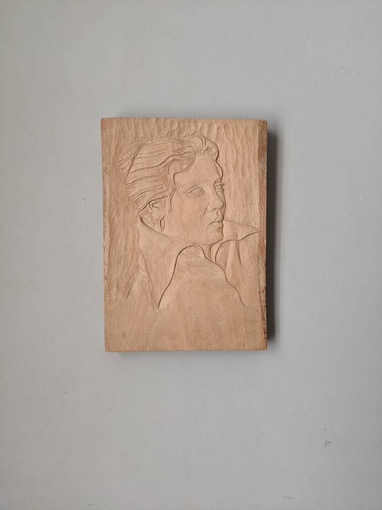 Handcrafted wall sculpture portrait of a woman from the 60s, handcrafted frame