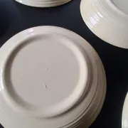 6 beige ceramic deep plates in very good condition.