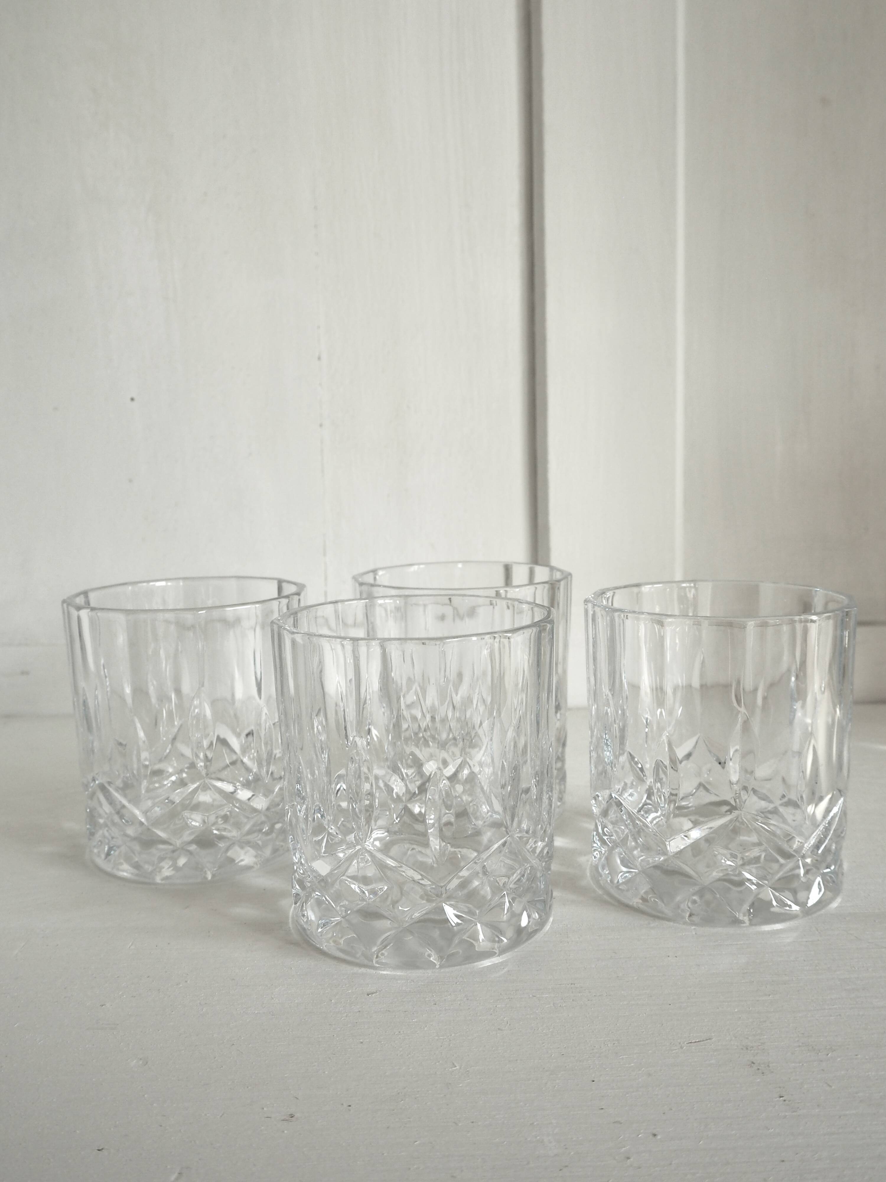 Glass whisky carafe with 4 glasses
