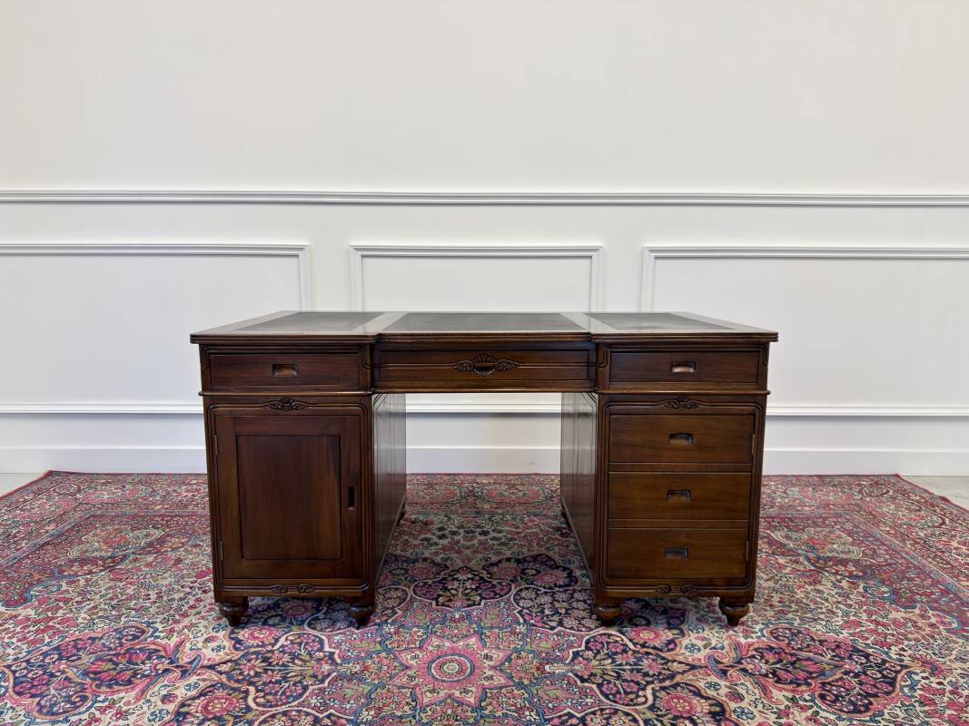 Classic English Desk with Black Inlay