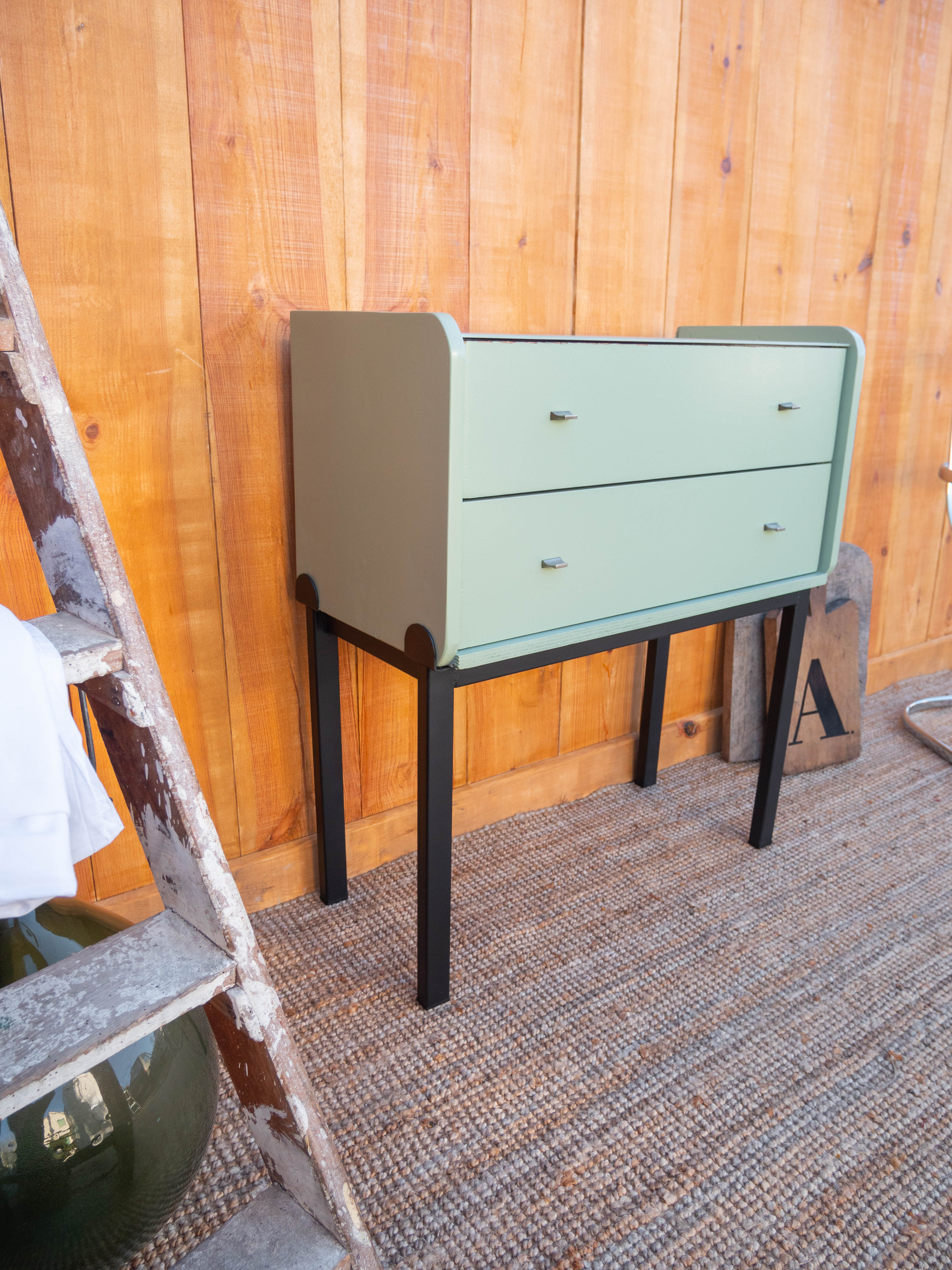 Vintage chest of drawers