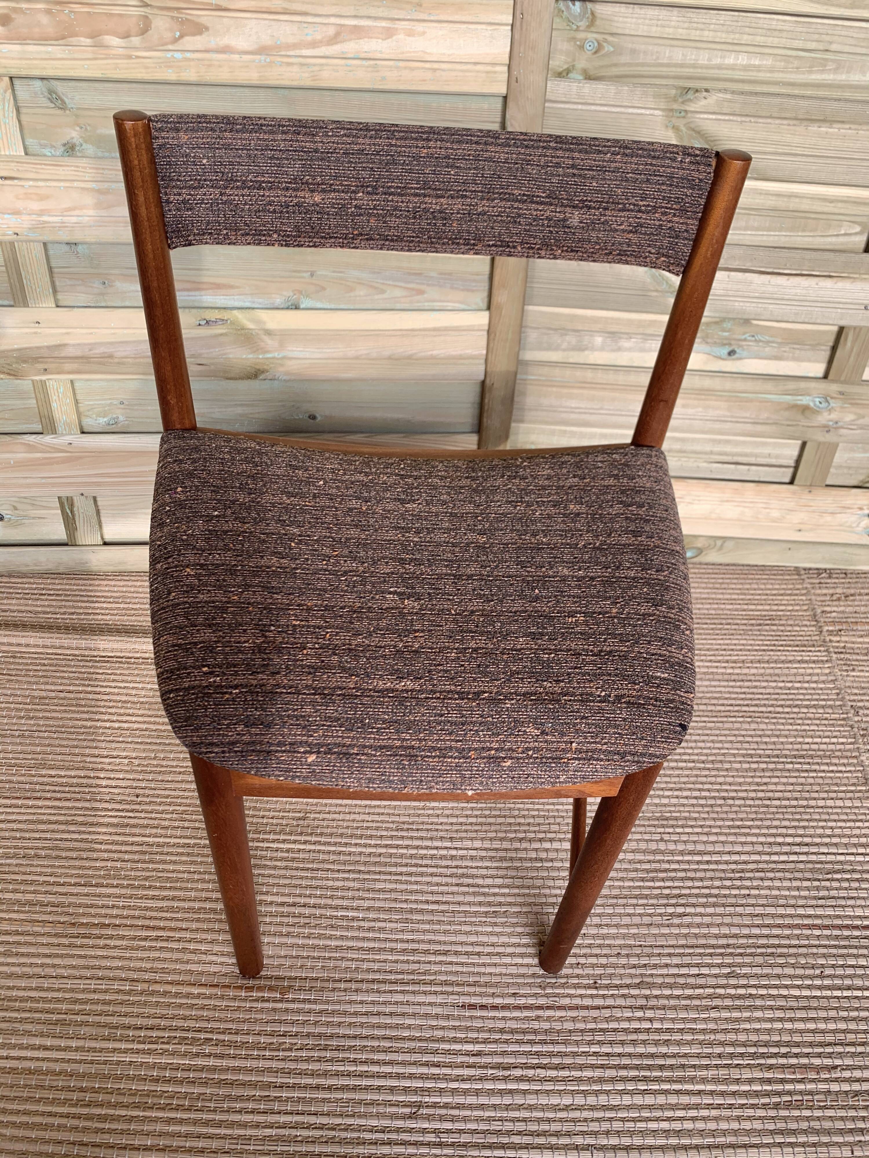 4 Scandinavian chairs made of teak and fabrics