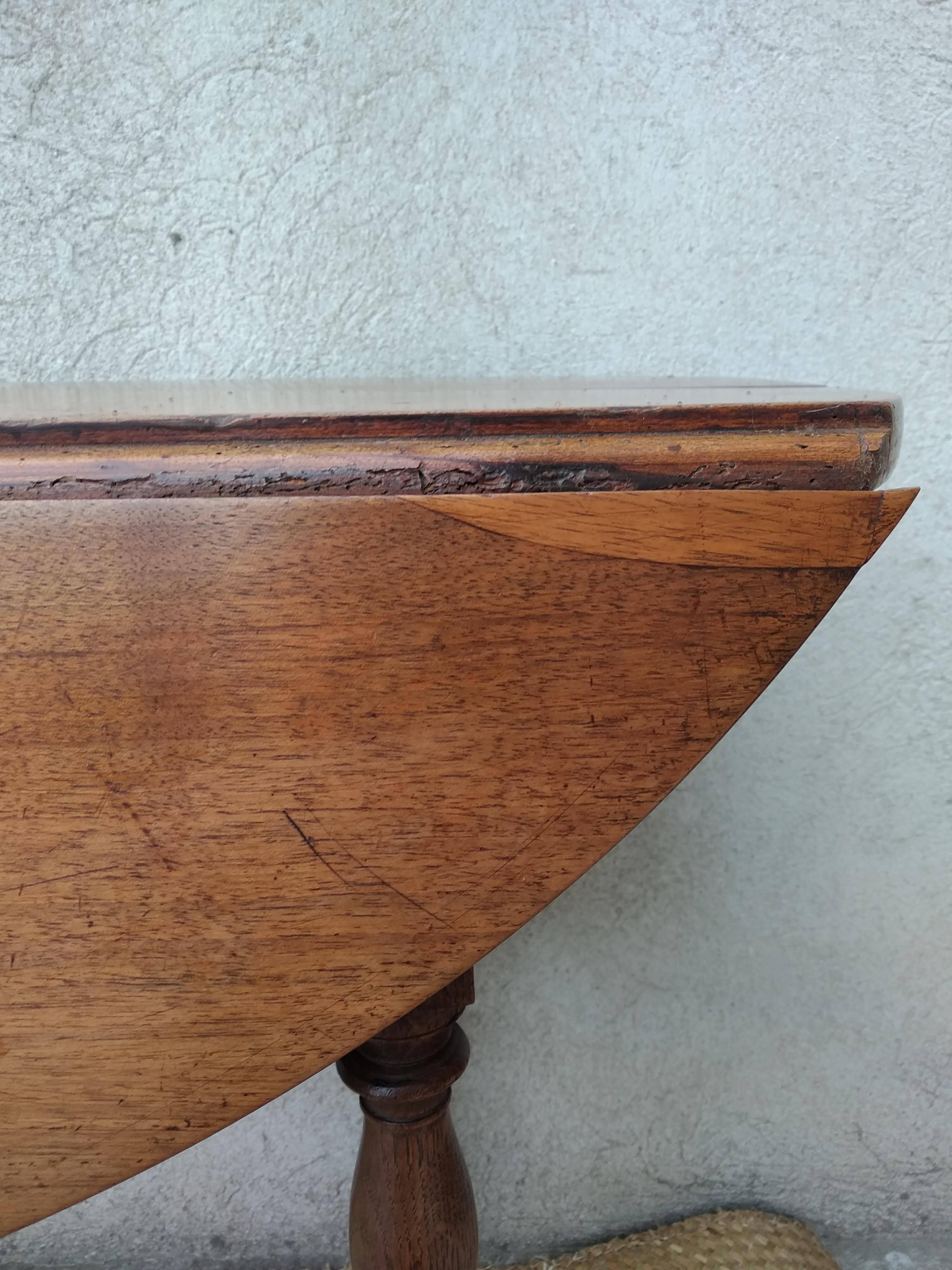 Table ovale à volets style Louis Philippe