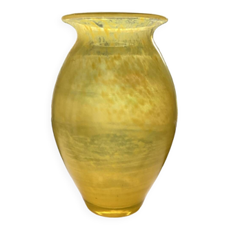 Vase en verre soufflé vintage