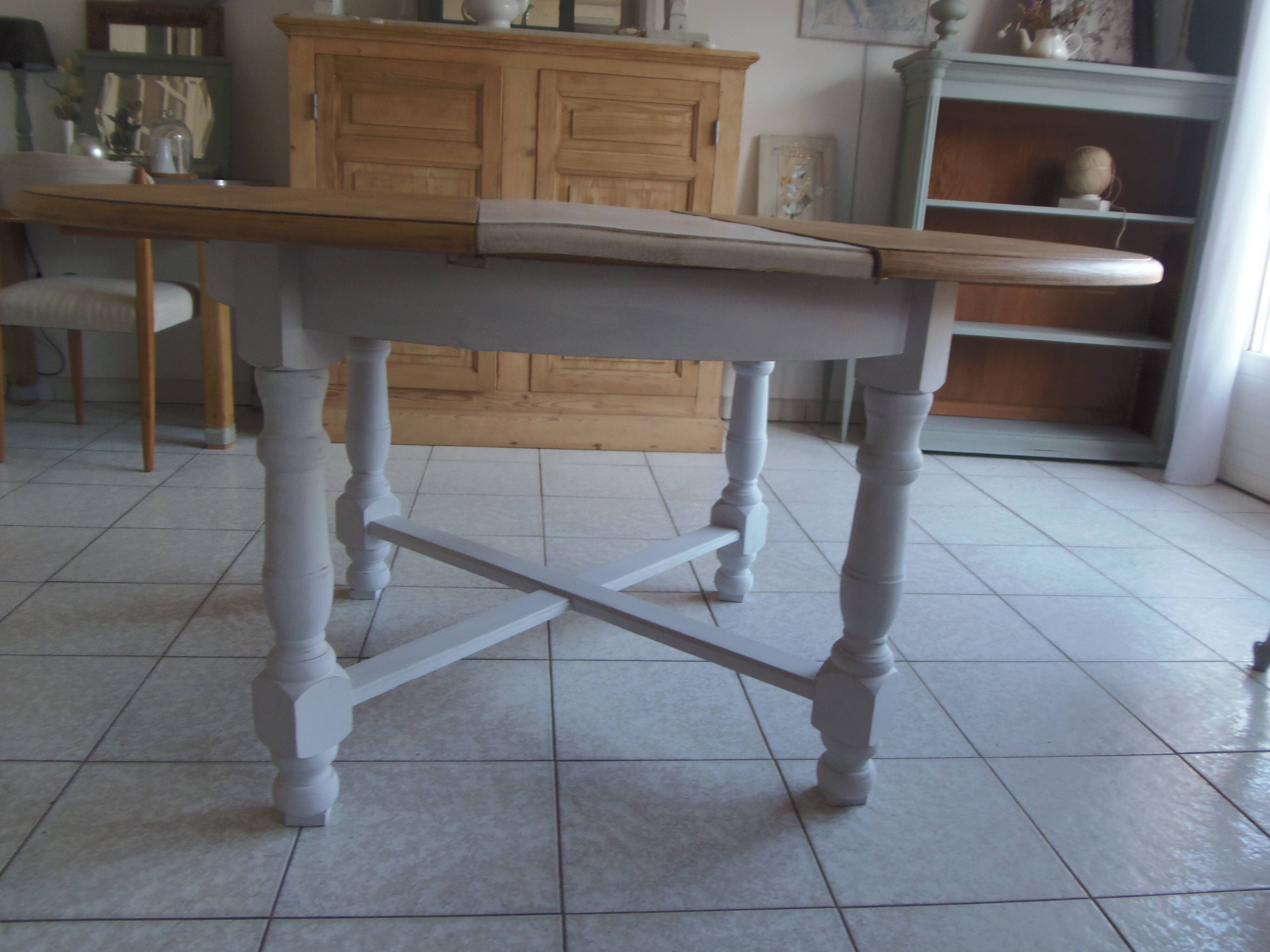 Round table with pearl gray patinated oak base, wooden top.