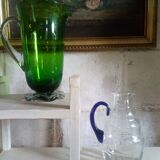 Deux pichets en verre soufflé vintages