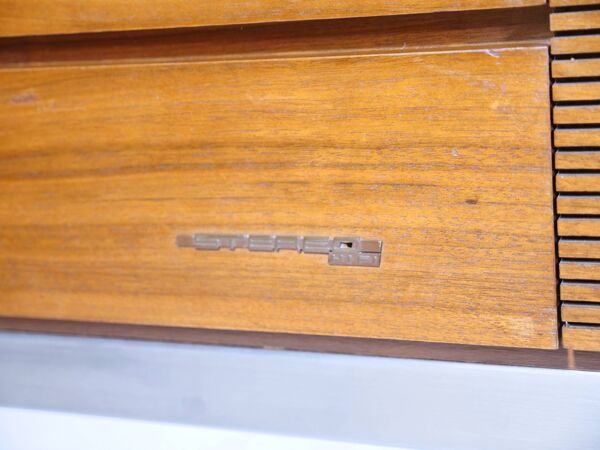 Meuble bas audio de style mid-century en bois et métal, années 1960