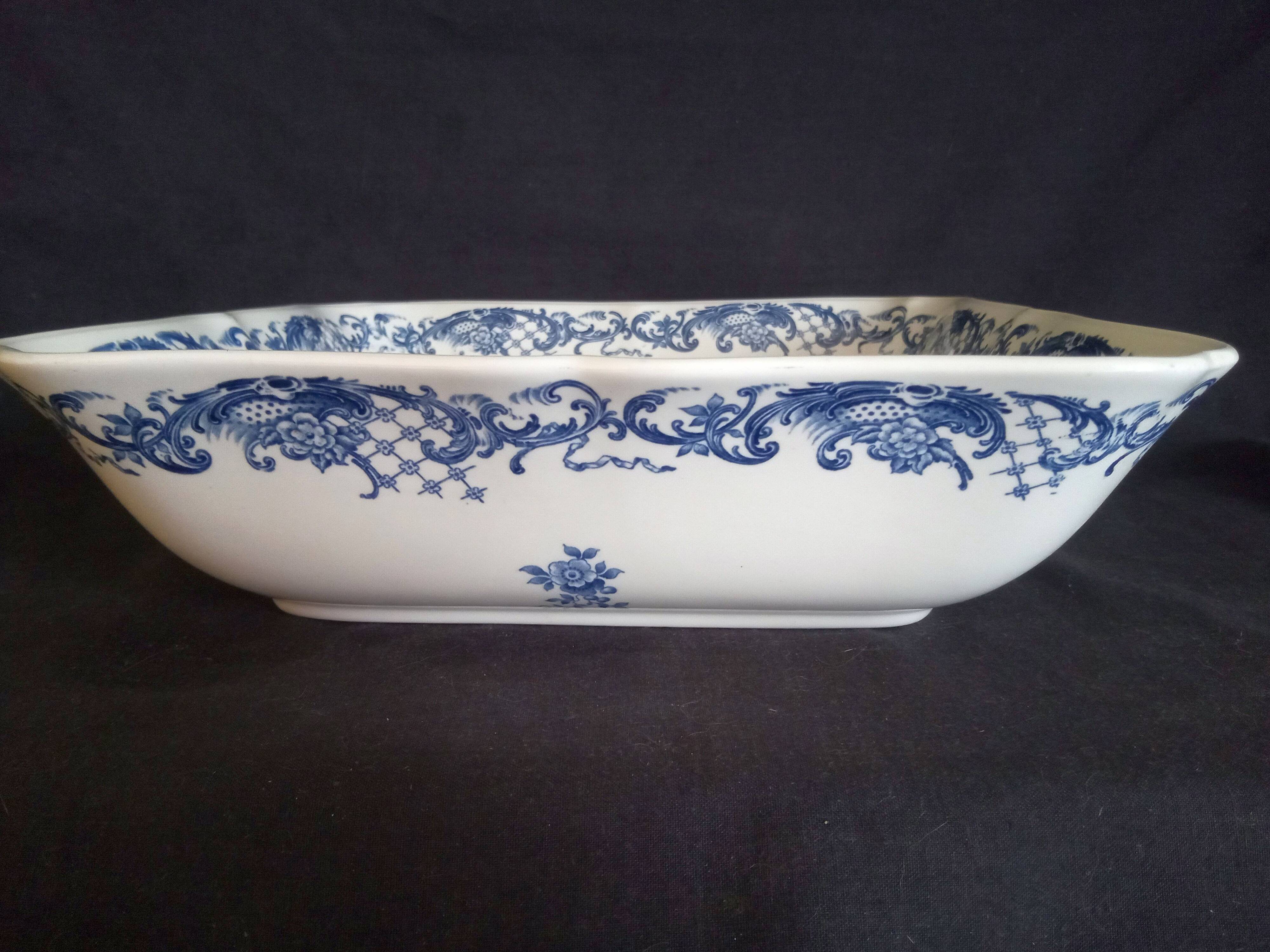Hollow square shaped dish in Villeroy & Boch porcelain, “Valeria” model