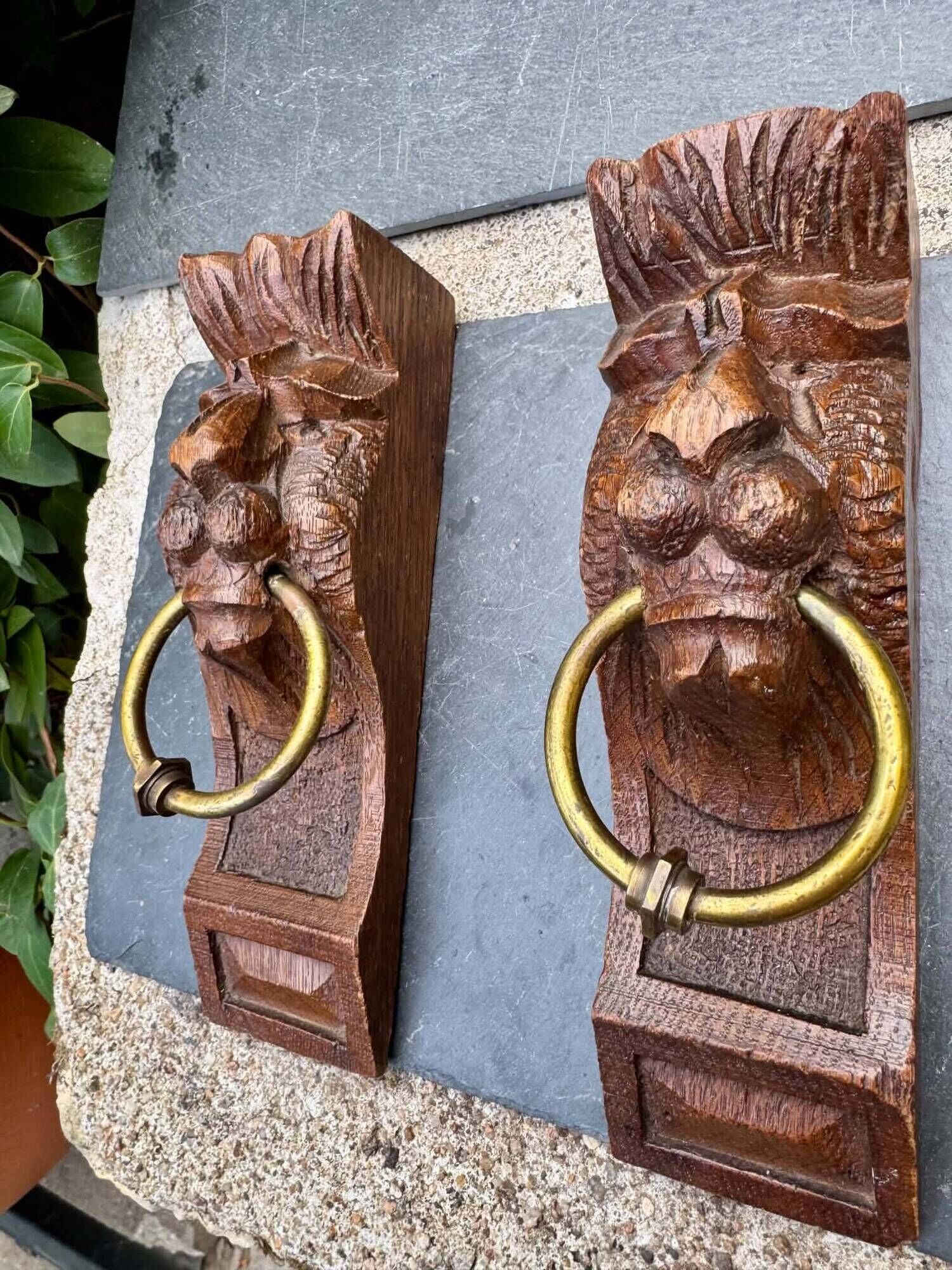 Pair of consoles, corbels, wooden and brass lion supports, 19th century.