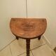Tabouret tripode demi lune en bois massif