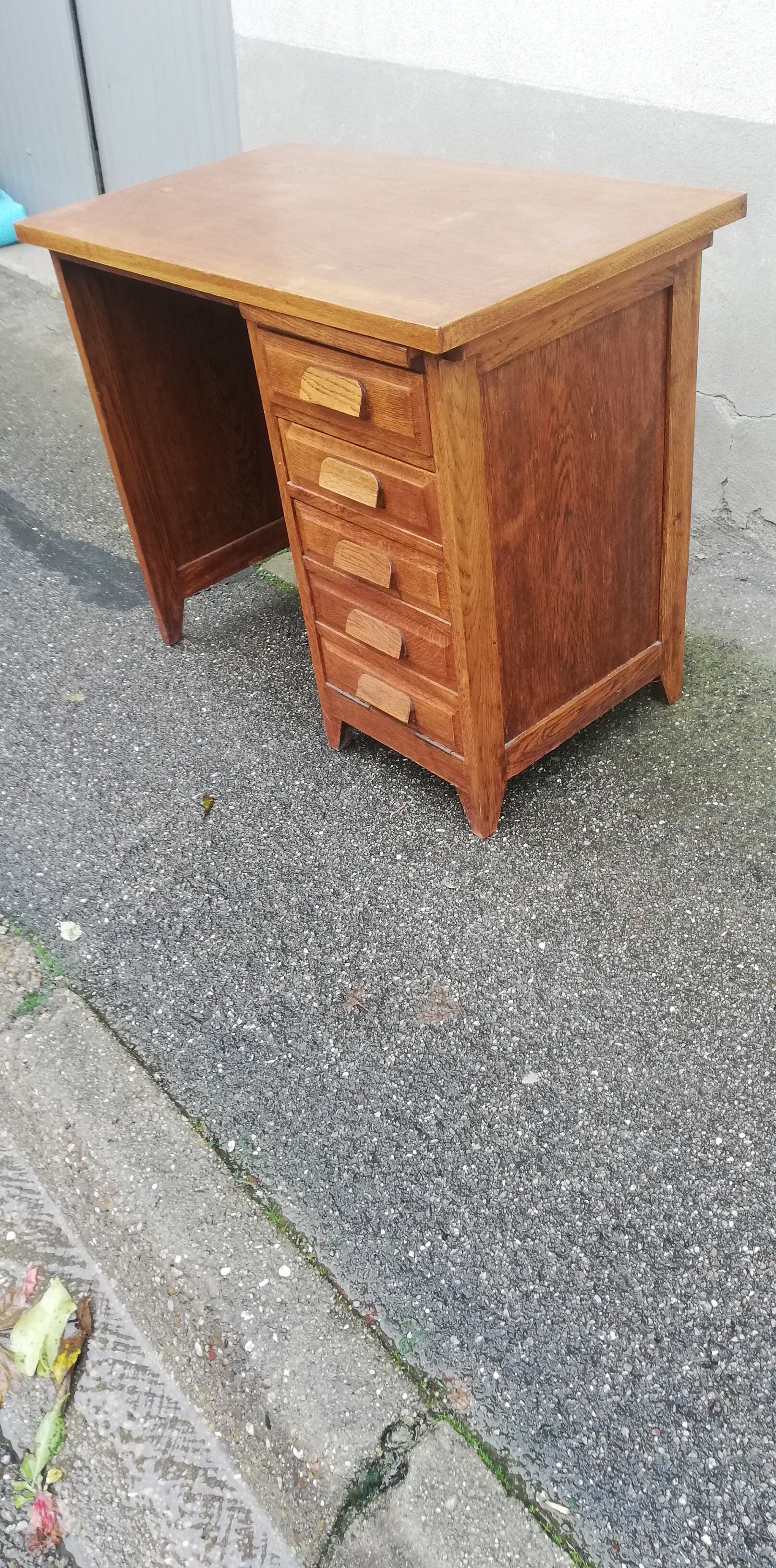 Vintage desk 2 drawers 1 locker