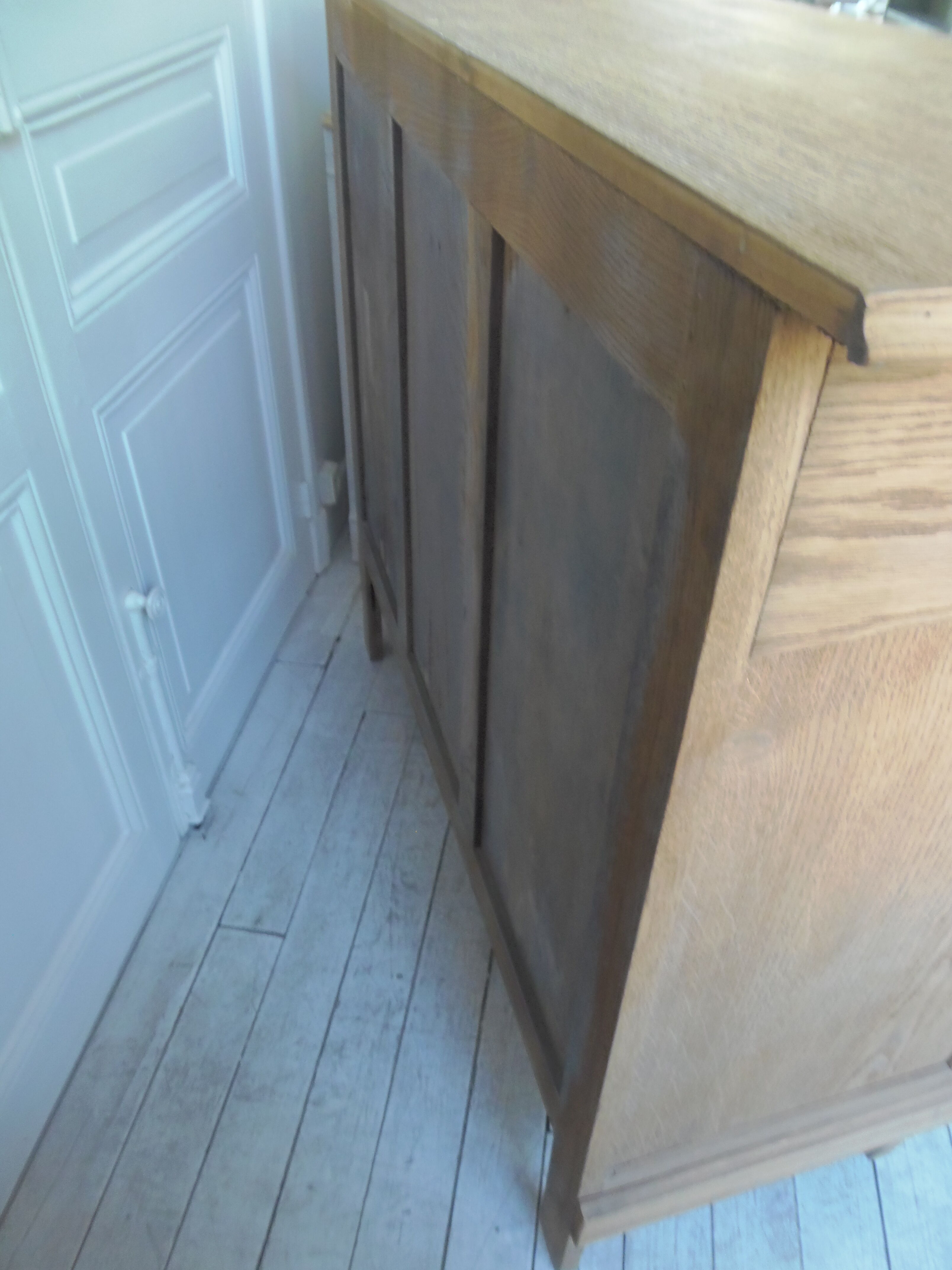 Vintage oak sideboard, 2 drawers, 2 doors, 1 shelf.