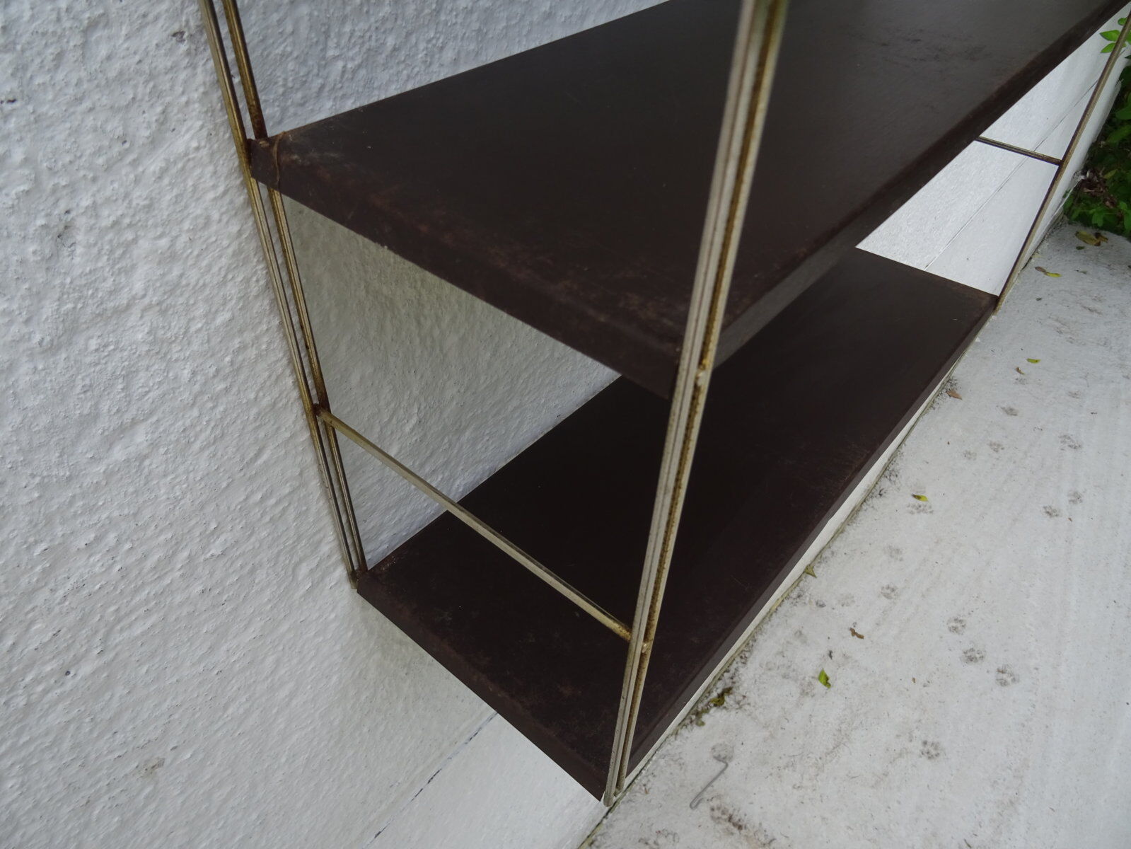 Metal string modular wall shelf