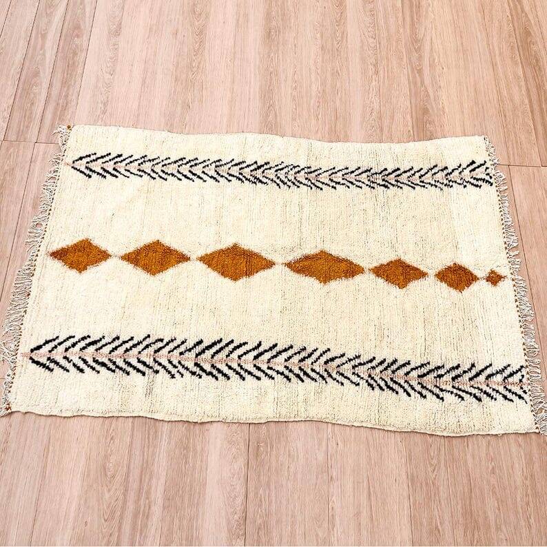 Handmade traditional Beni Ourain Berber rug, size 140 x 260 cm.