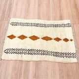 Handmade traditional Beni Ourain Berber rug, size 140 x 260 cm.