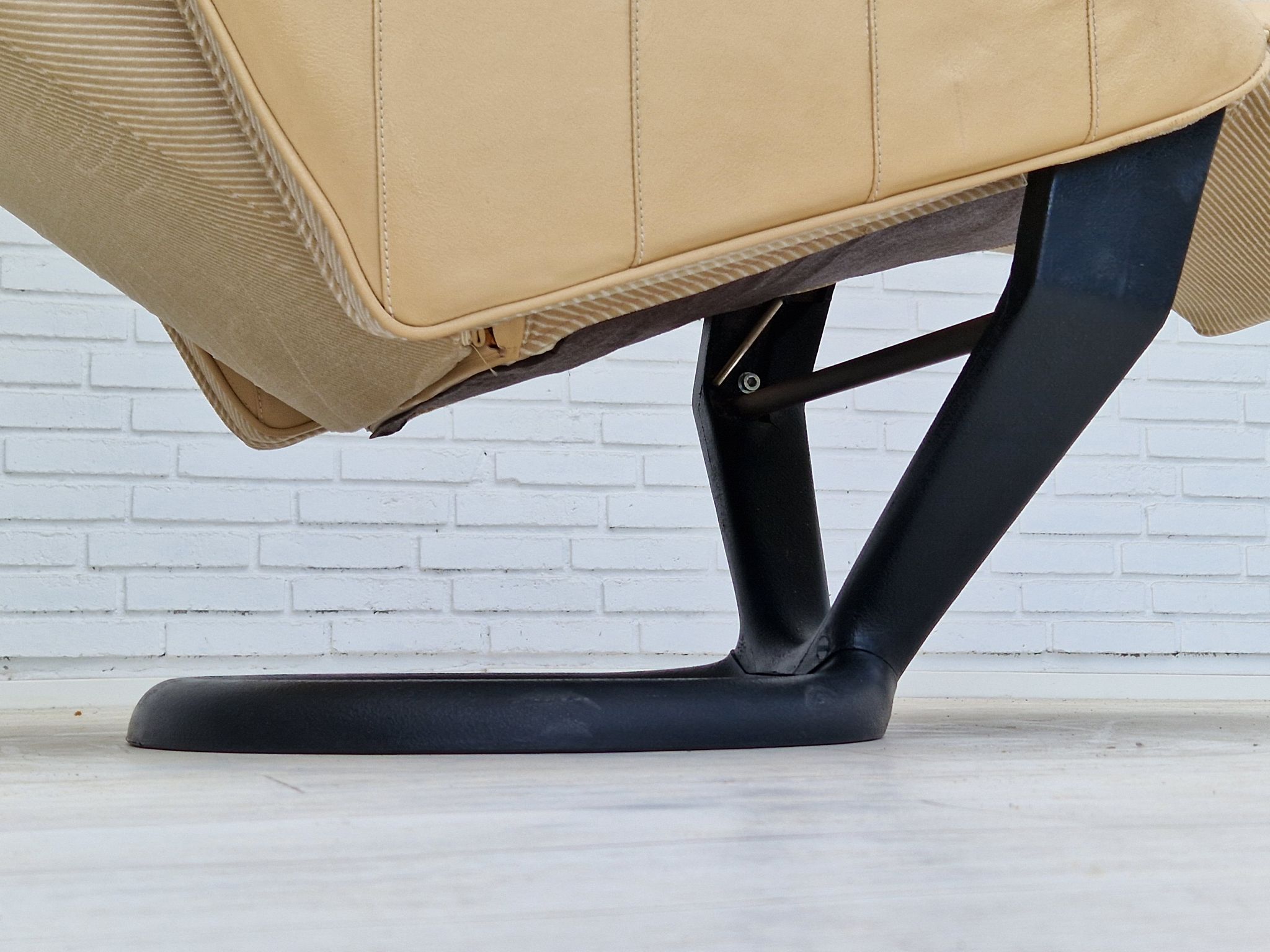1980s, Danish design by Steen Ostergård for Bramin Møbler. "Action Recliner" relax chair.