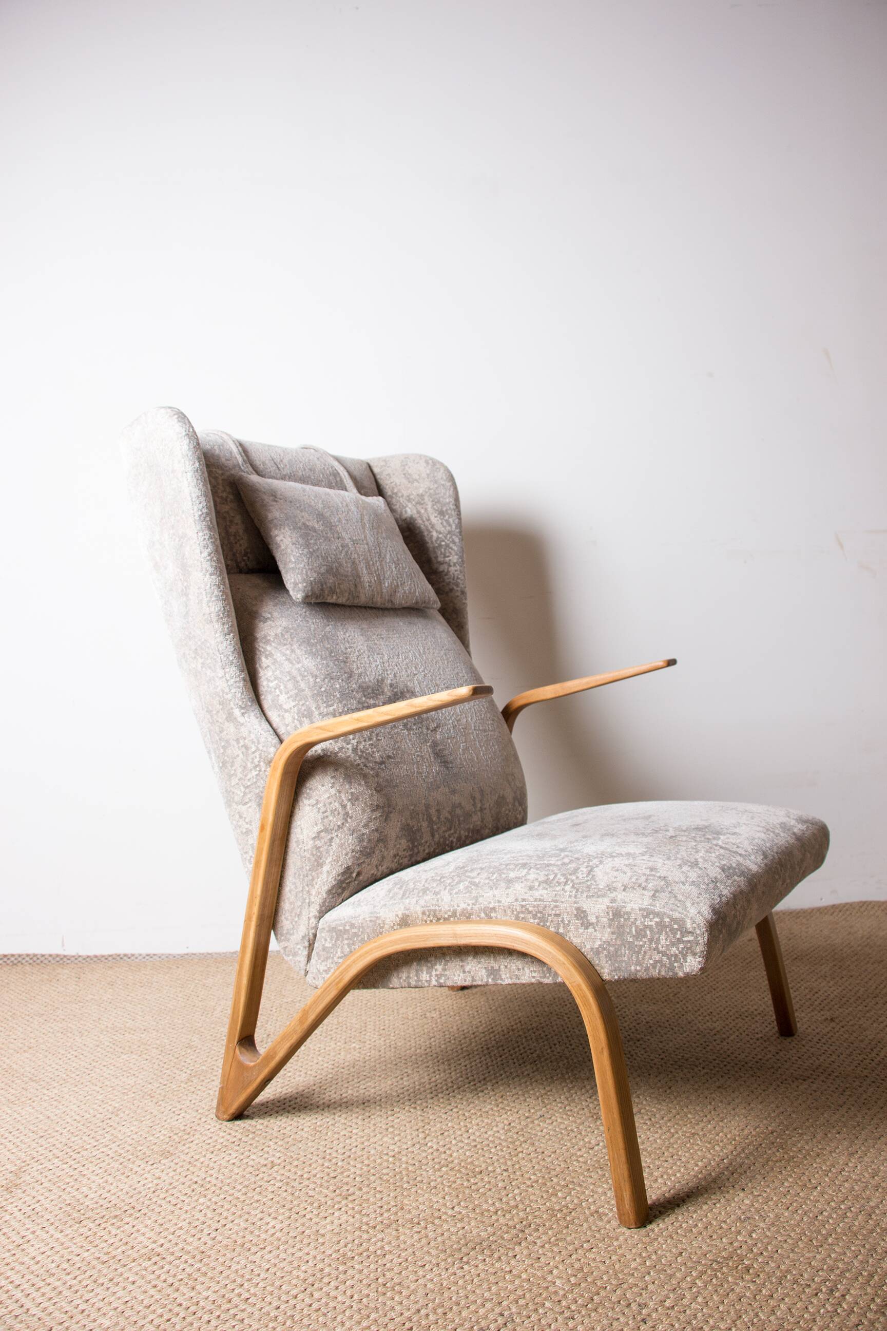 High armchair in curved beech and recent konkav fabric model by paul bode for federholz.