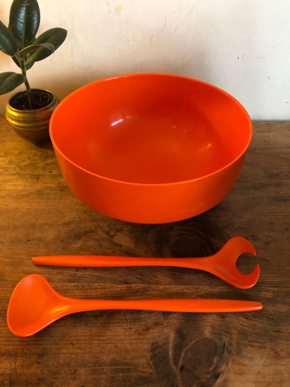 Seventies salad bowl