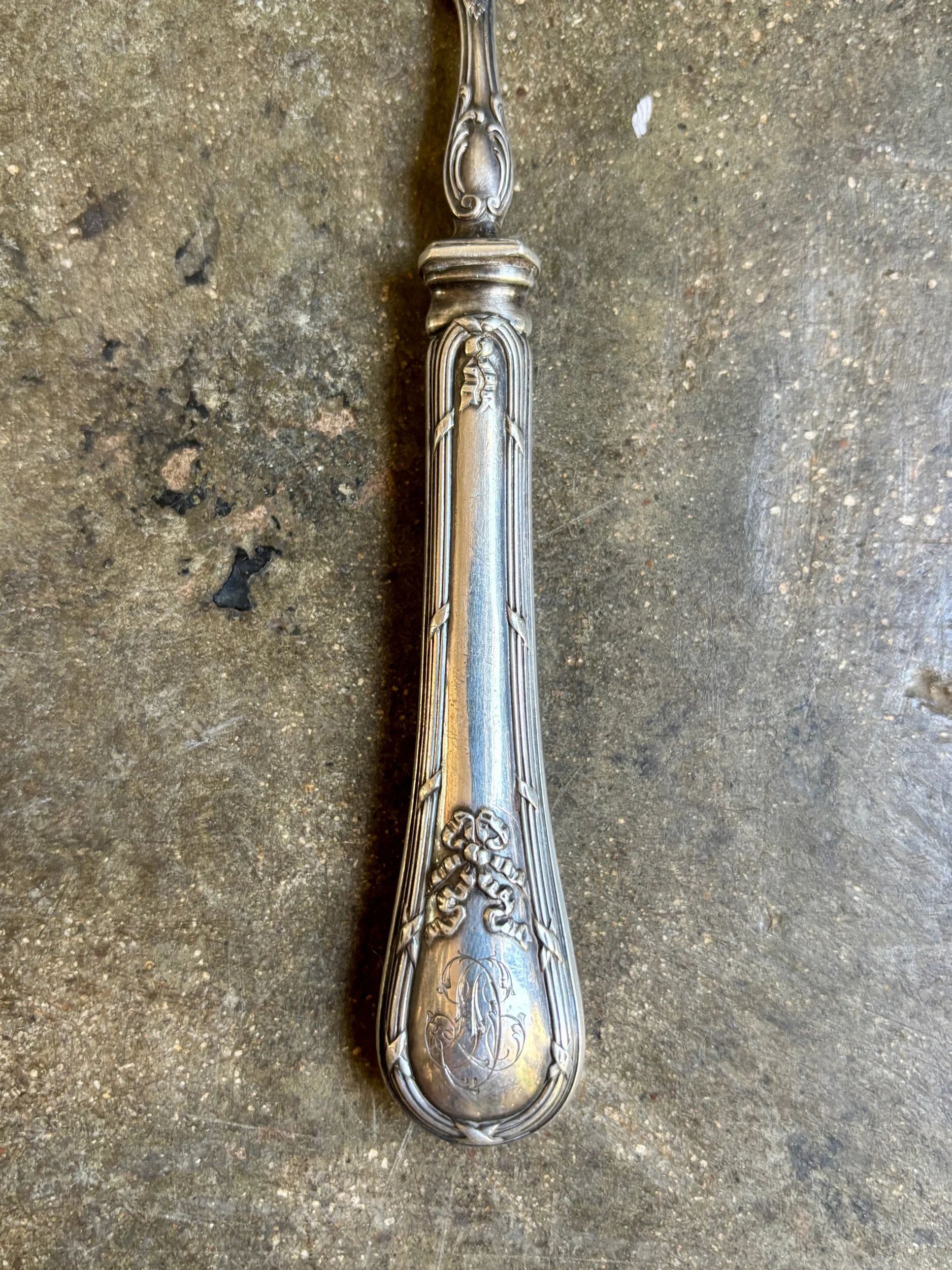Pelle à mignardise Perrin, couvert de service en argent chiffré "DL"