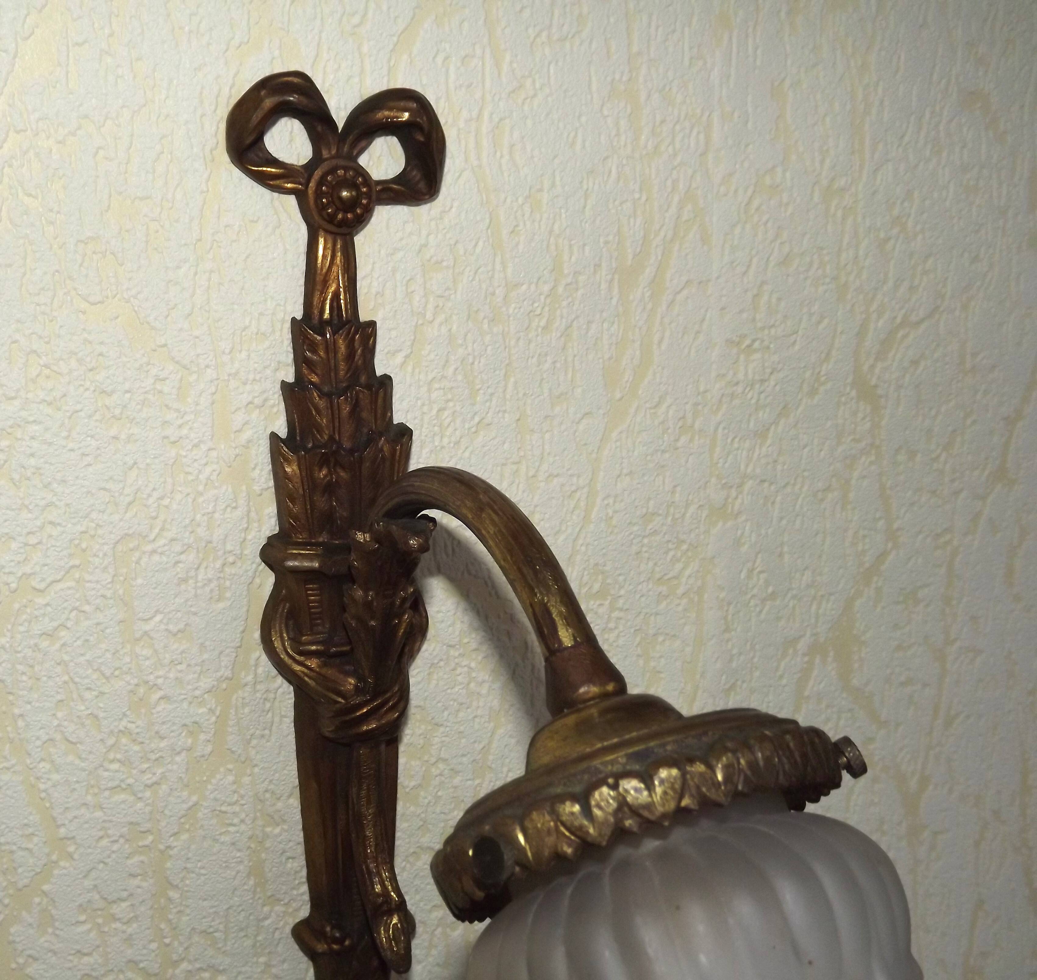 French Bronze Empire Style Ribbon & Bows Wall Light with Frilled Glass Shade 5140