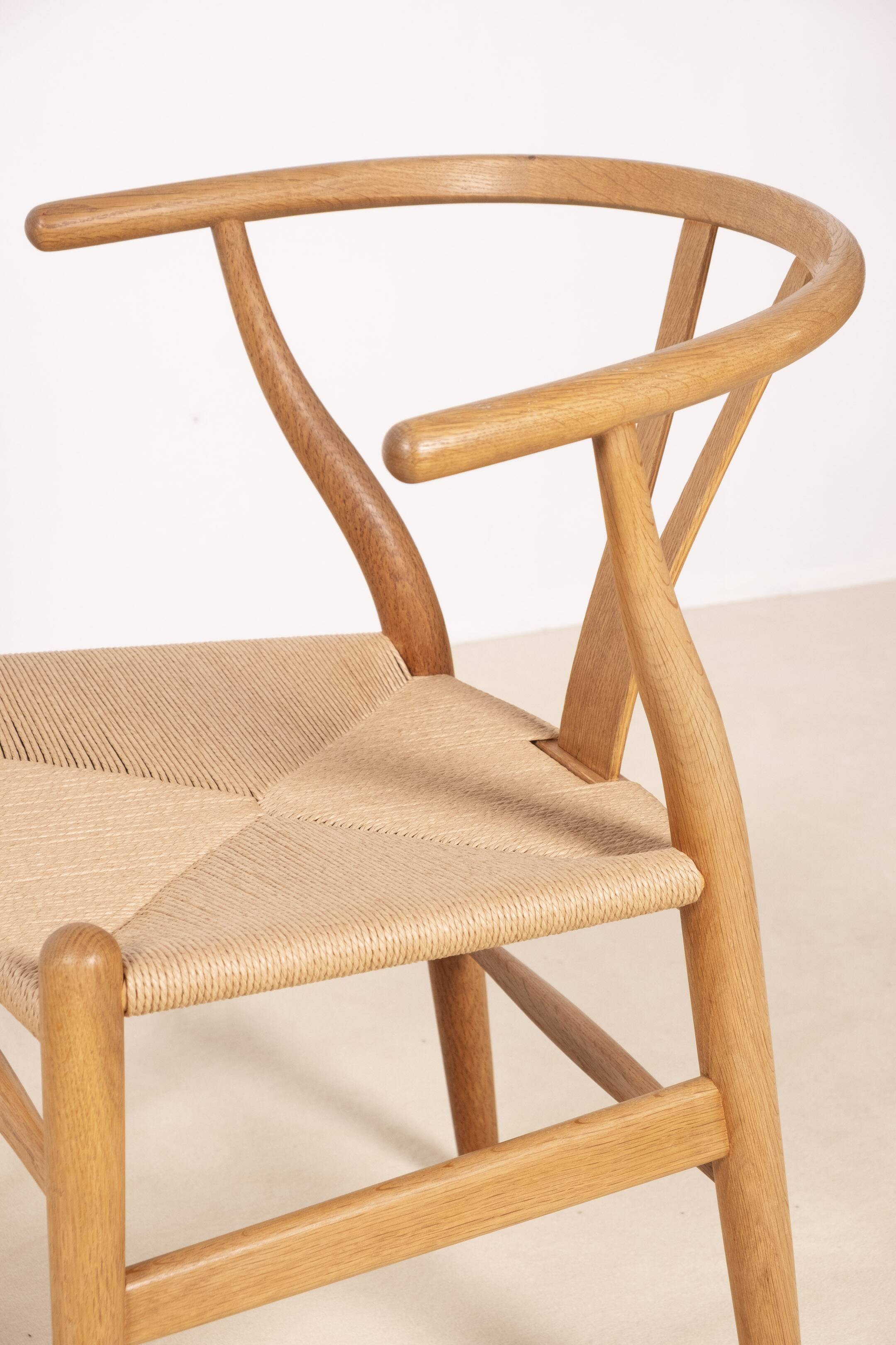 4x Chaise Wishbone CH24 de Hans J. Wegner en chêne, 1990