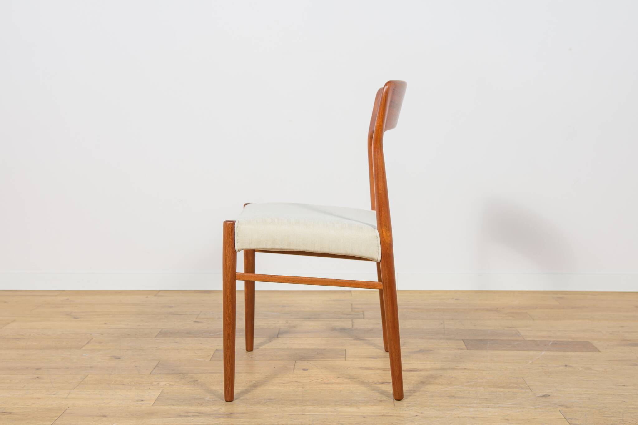 Mid-Century Modern Teak Dining Chairs model 26 by Henry Kjærnulf  for Korup