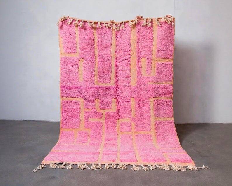 Traditional handmade Berber rug in pink, size 150 x 260 cm.