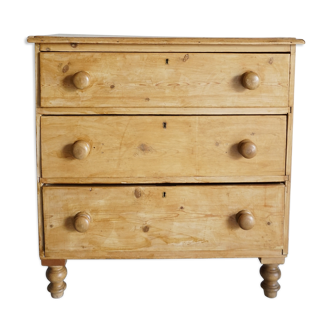 English dresser