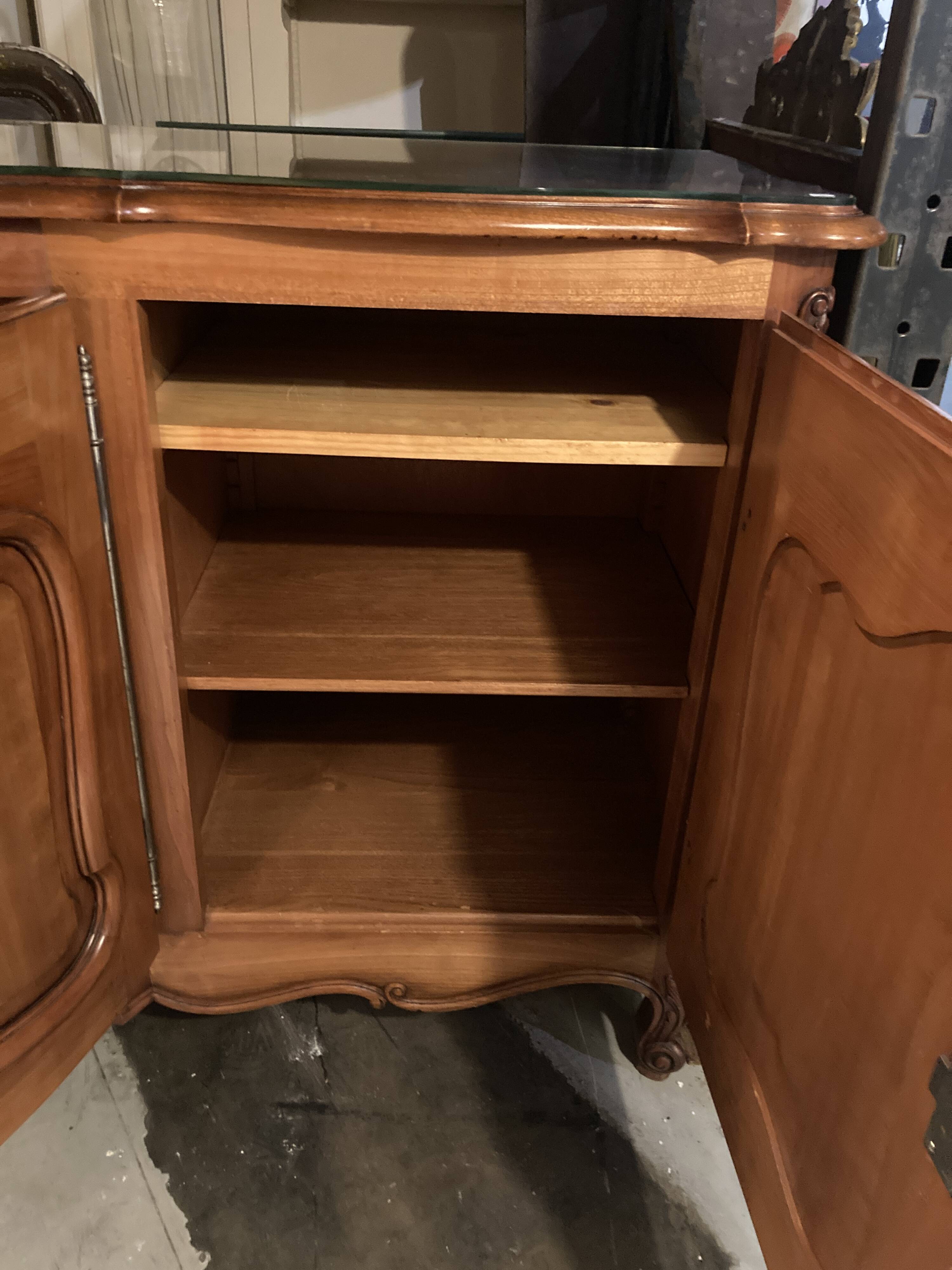 Louis XV style sideboard, 3 doors with lock, glass top.