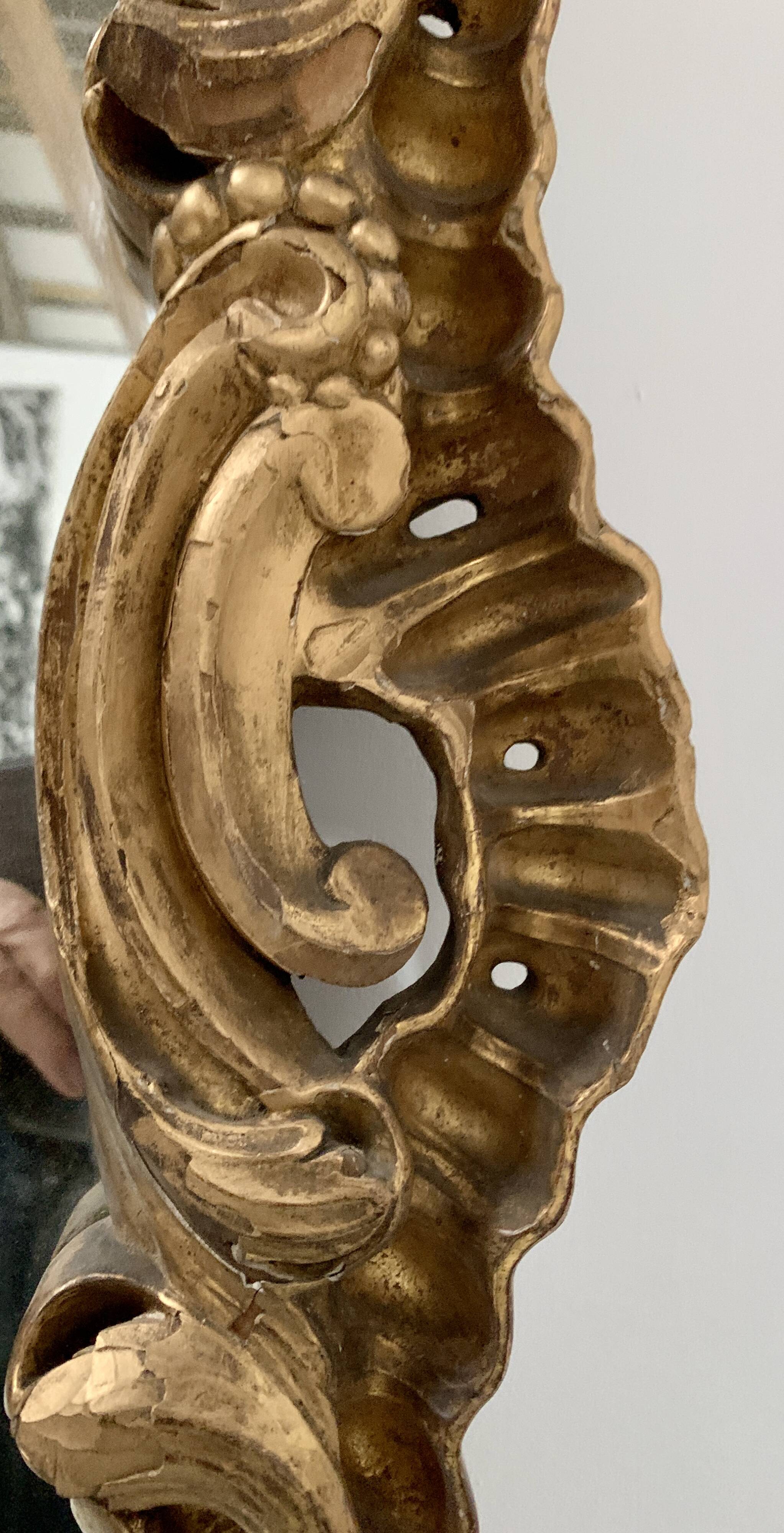 Louis XV mirror in carved gilded wood, late 18th century