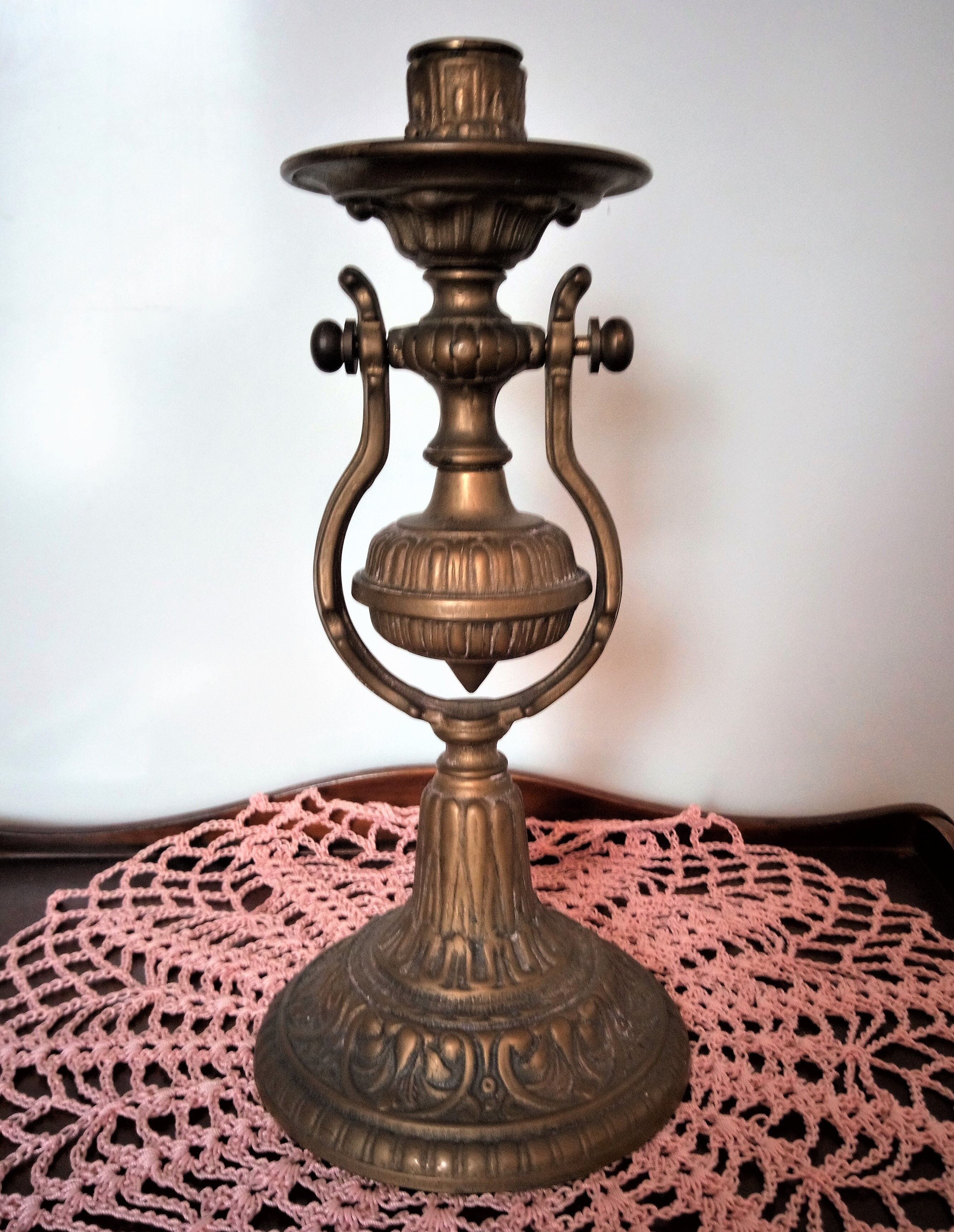 Articulated wall candle holder