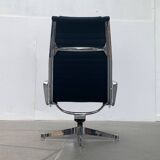 Set of aluminium chairs EA 124 Mid-Century by Charles & Ray Eames for Herman Miller, 1960s.