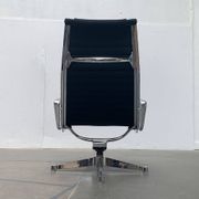 Set of aluminium chairs EA 124 Mid-Century by Charles & Ray Eames for Herman Miller, 1960s.