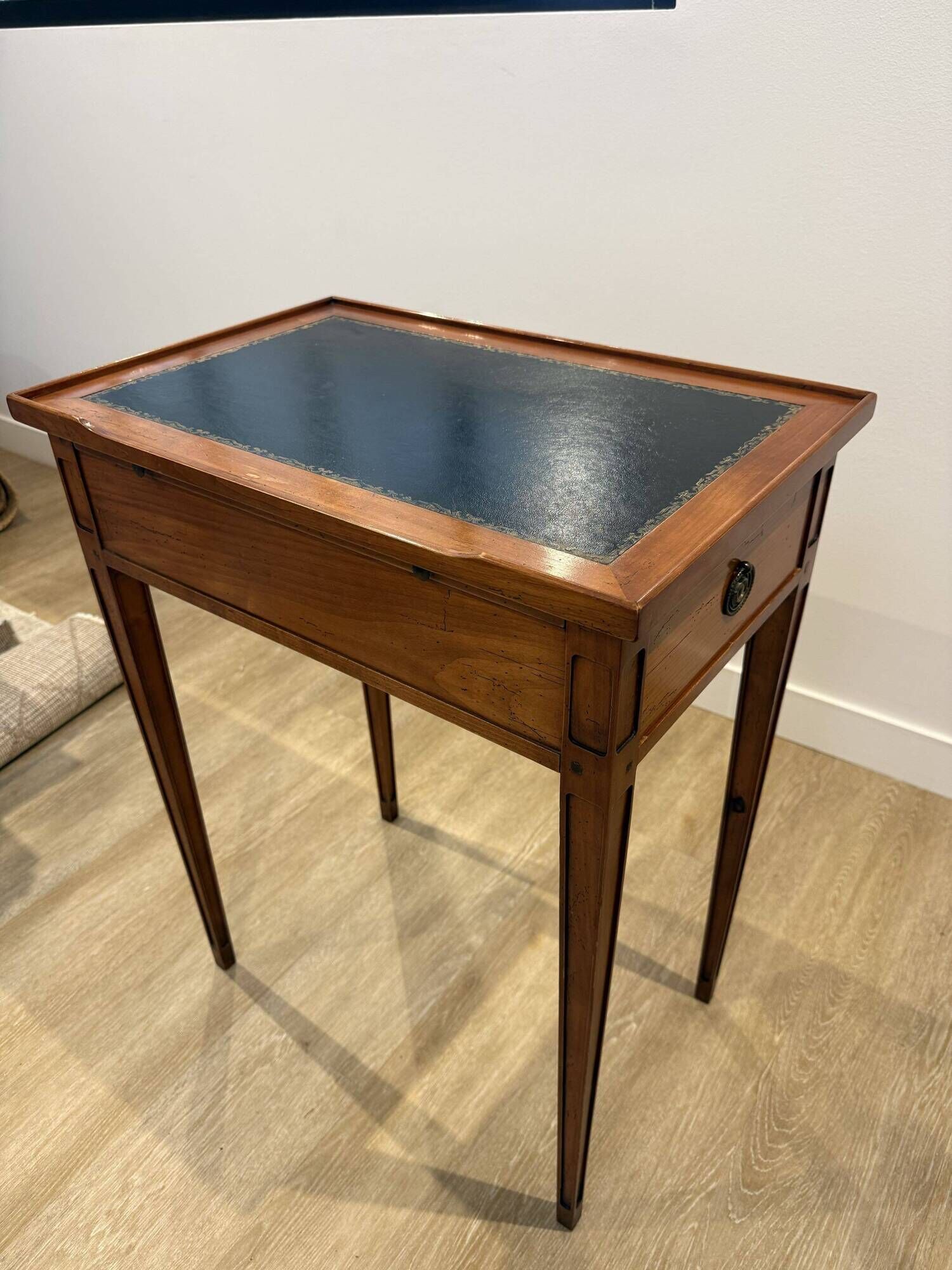 Bureau d'appoint style Louis XVI