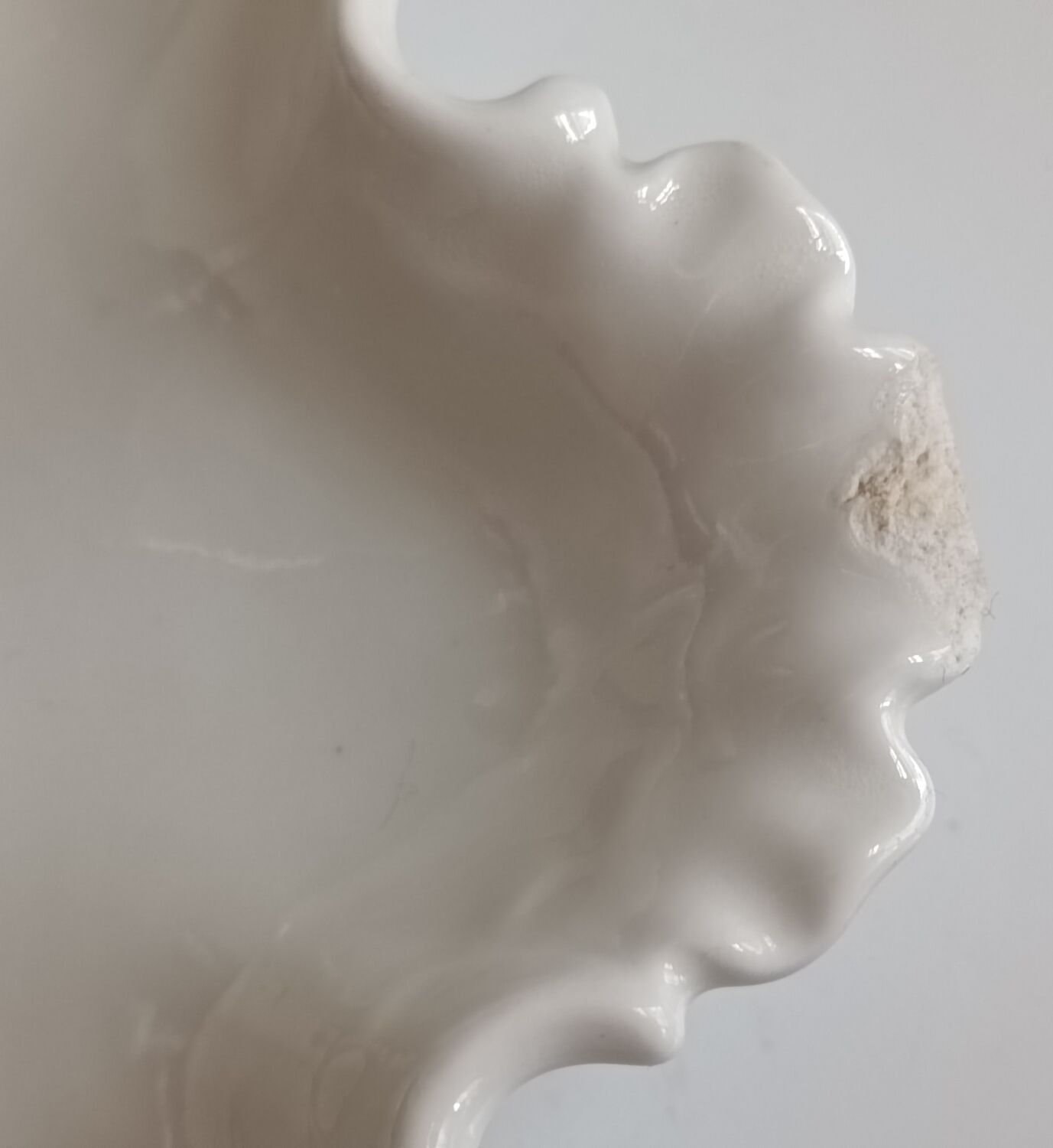 Porcelain pouch tray