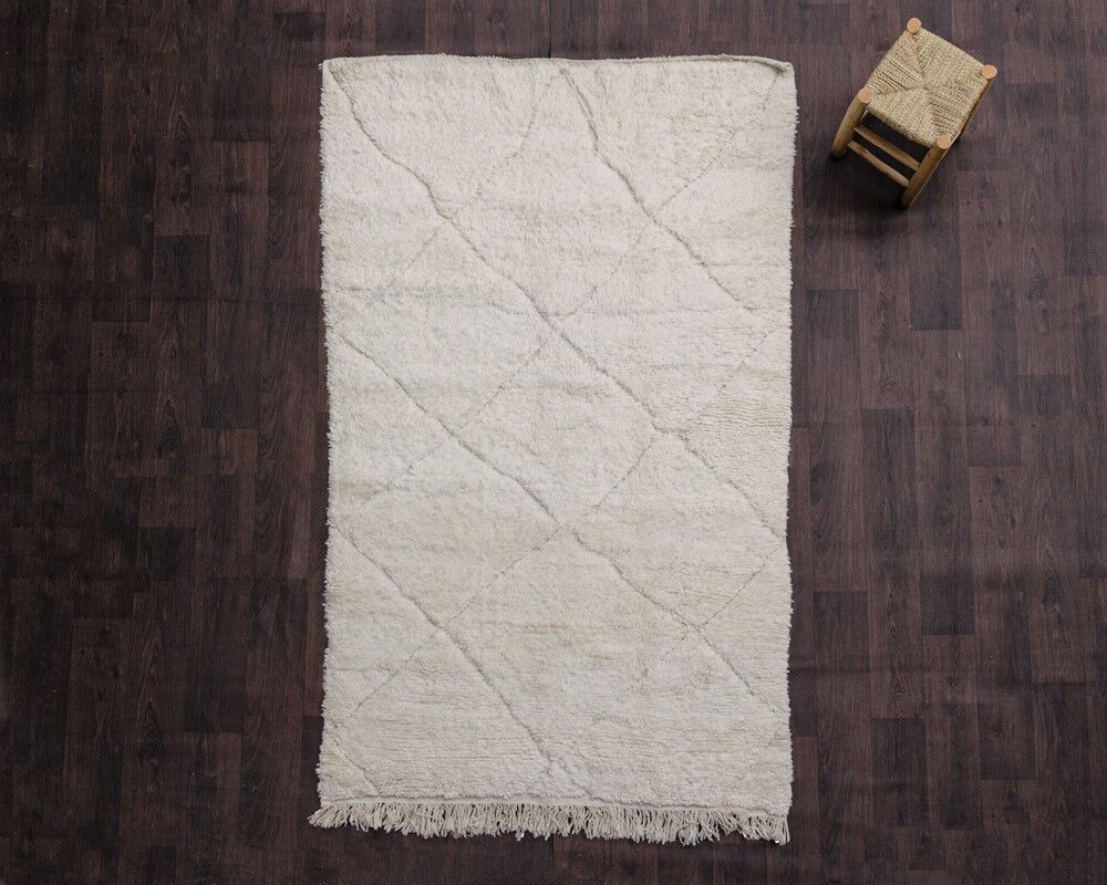 Moroccan carpet white diamonds