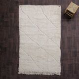 Moroccan carpet white diamonds