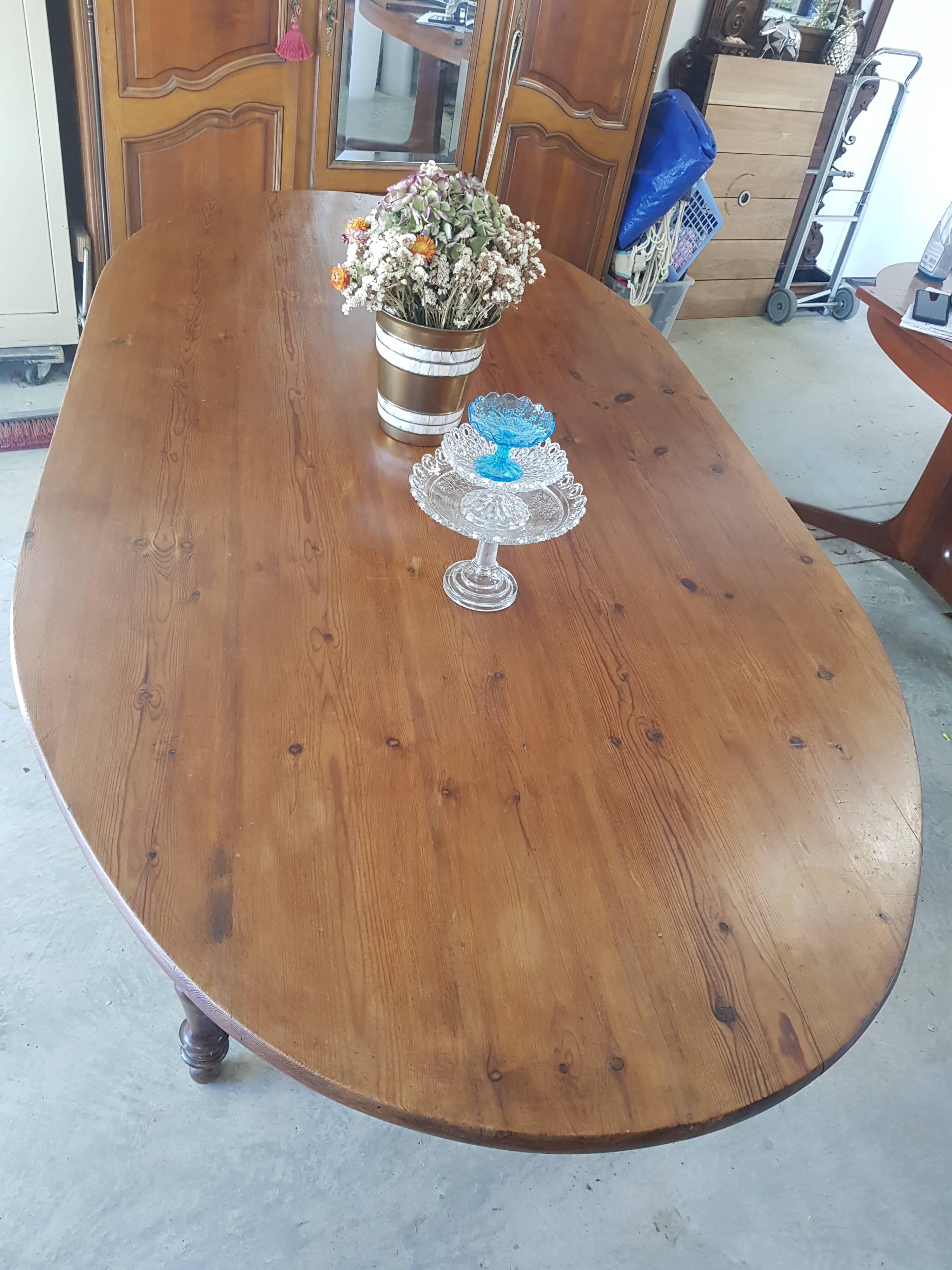 Oval farm table
